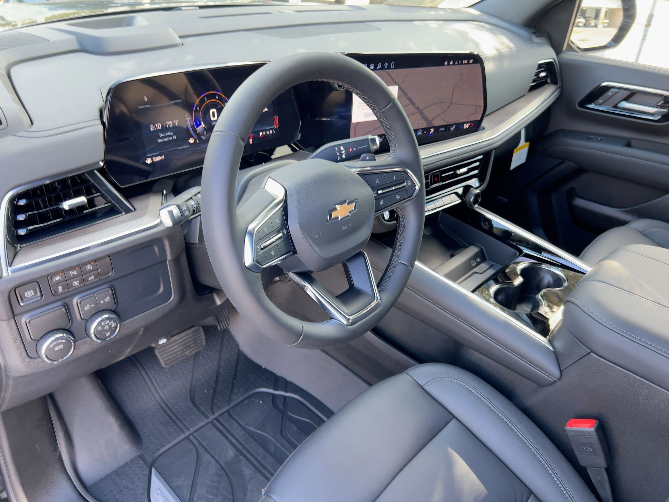 2026 Chevrolet Suburban LT photo 4