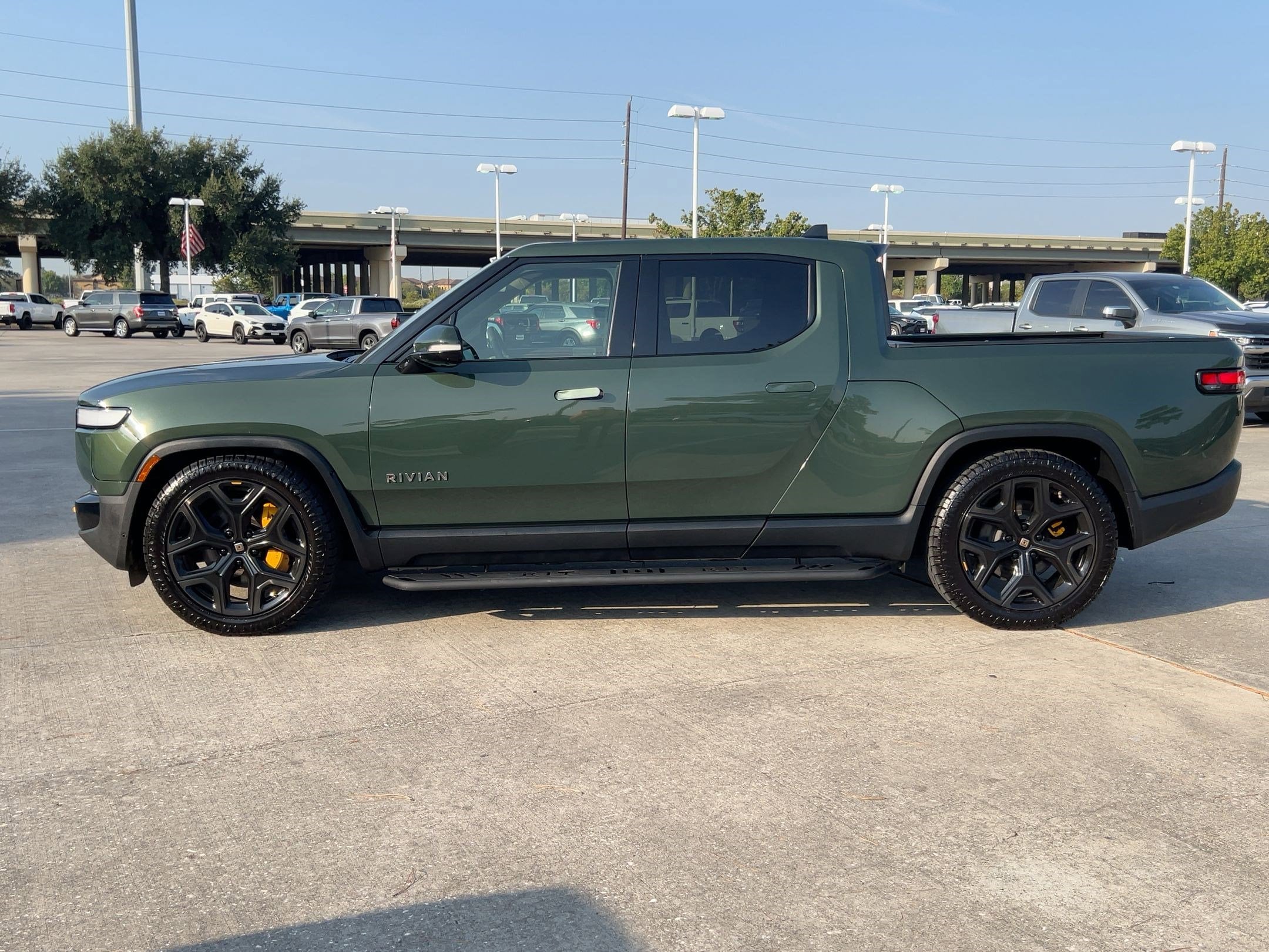 Used 2022 Rivian R1T Adventure with VIN 7FCTGAAA9NN009225 for sale in Baytown, TX