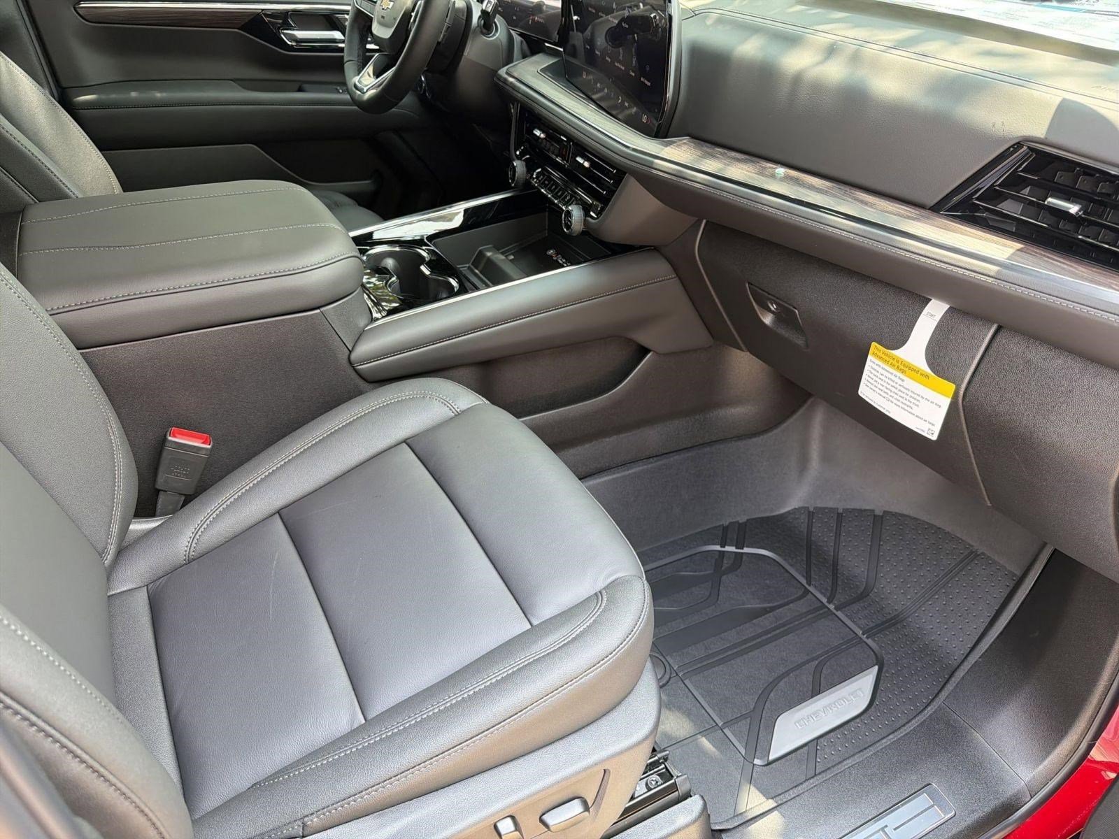 2026 Chevrolet Suburban LT - Photo 31