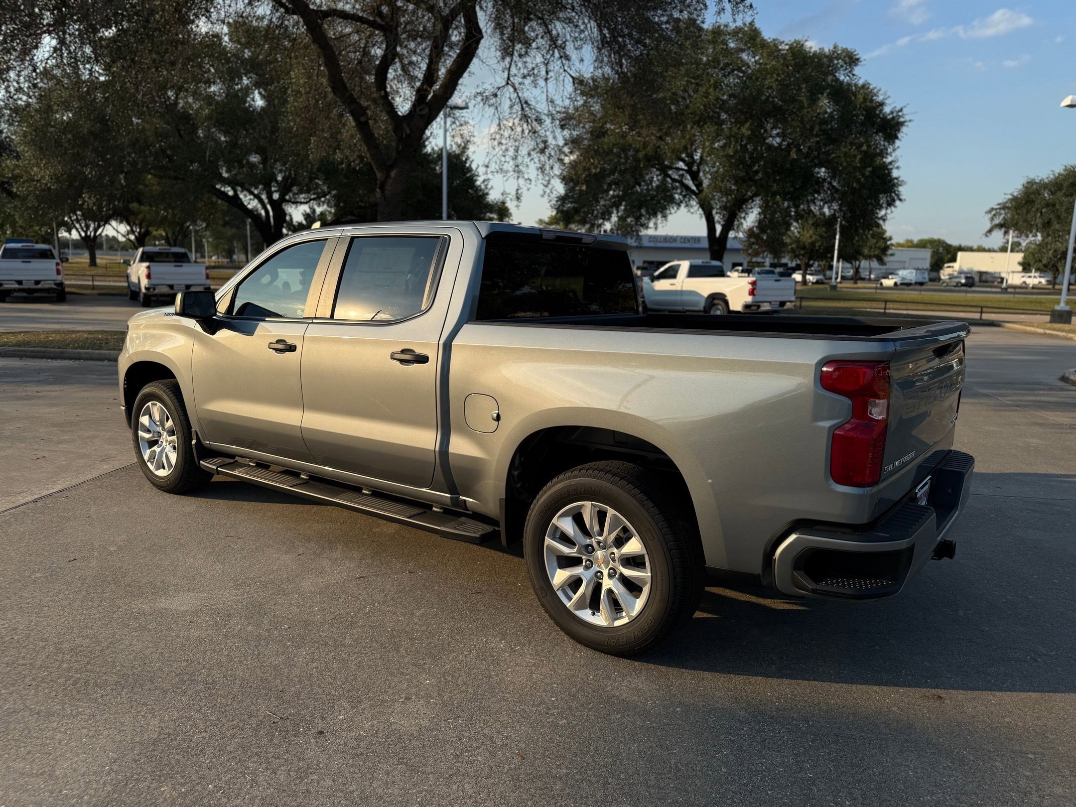 2026 Chevrolet Silverado 1500 Custom photo 3