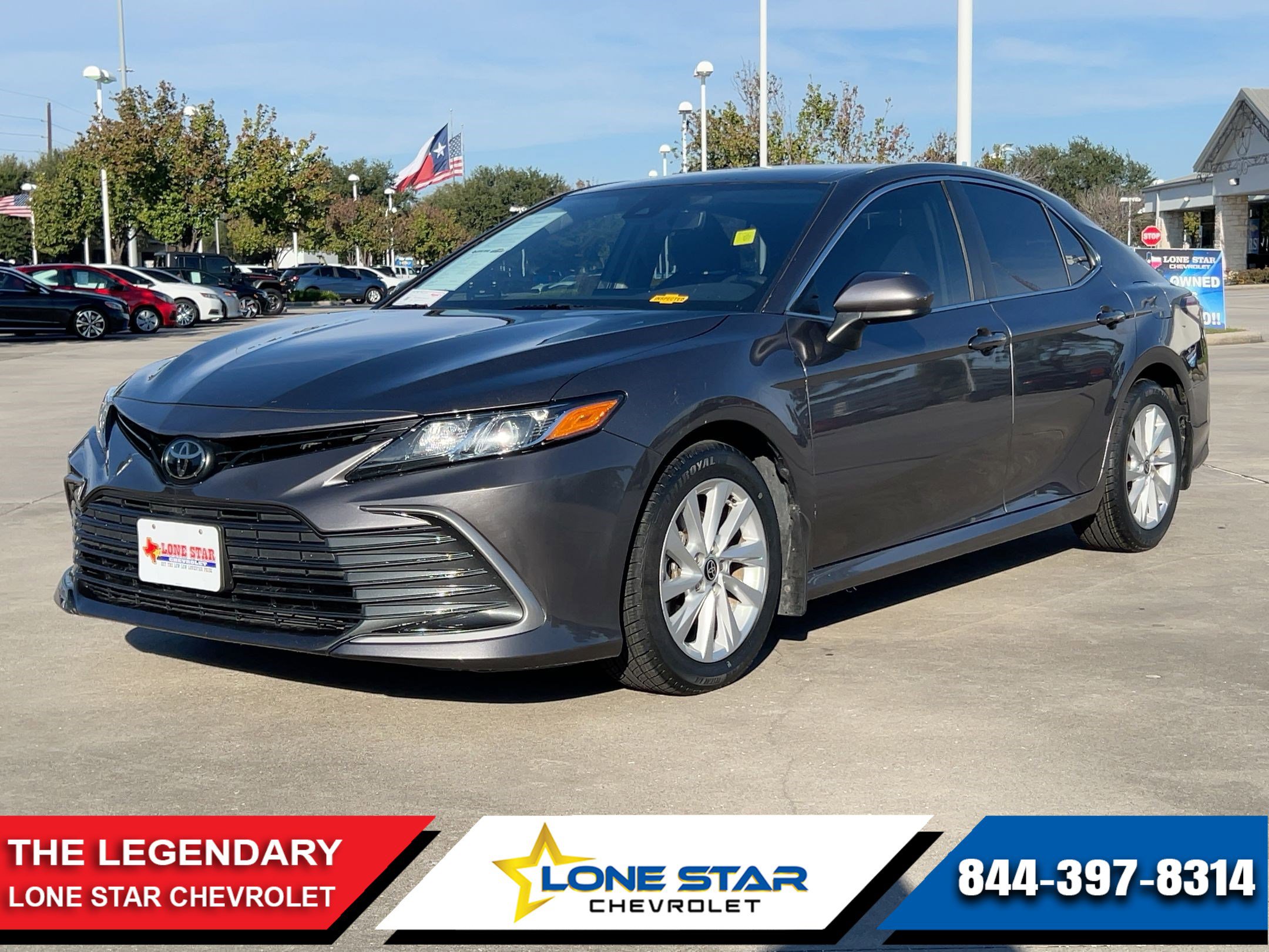 2023 Toyota Camry LE's photo