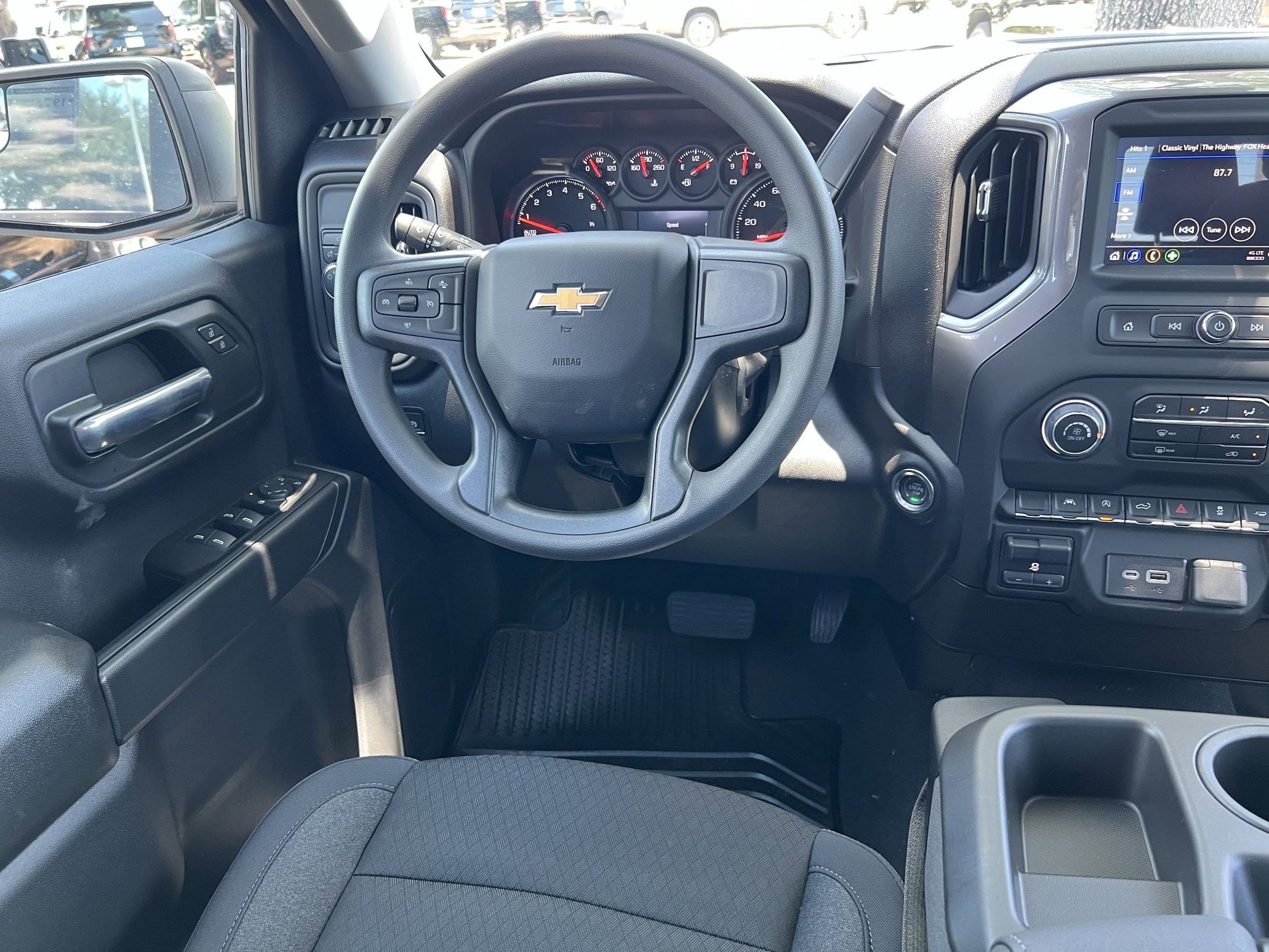 2025 Chevrolet Silverado 1500 Custom photo 3