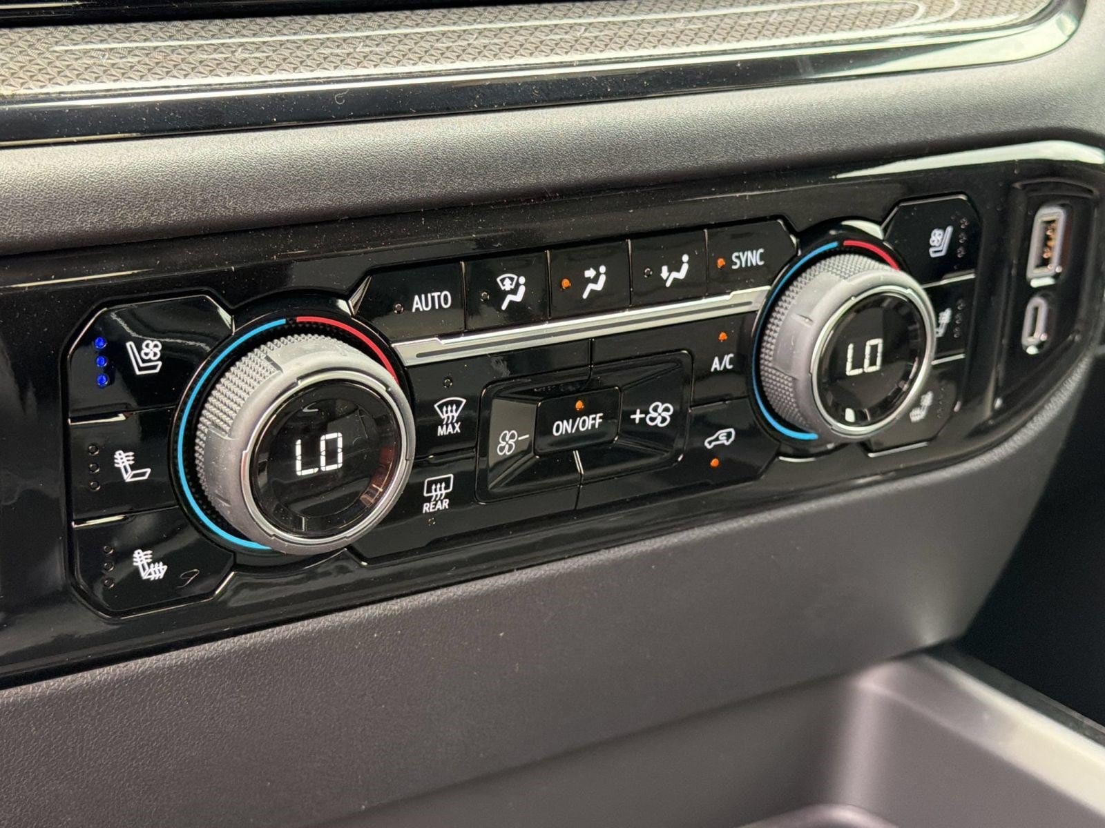 2026 Chevrolet Silverado 2500 HD ZR2 - Photo 18