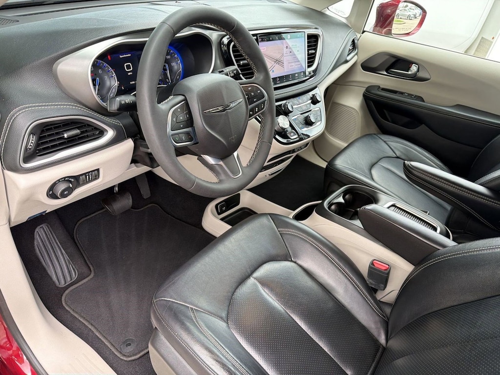 Used 2022 Chrysler Pacifica Touring L Minivan