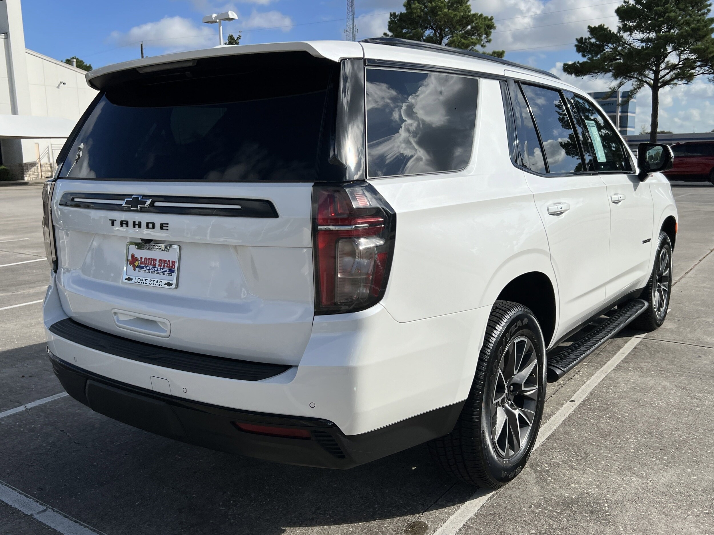 2023 Chevrolet Tahoe Z71 photo 3