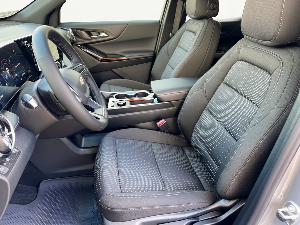 2027 Chevrolet Equinox LT - Photo 5