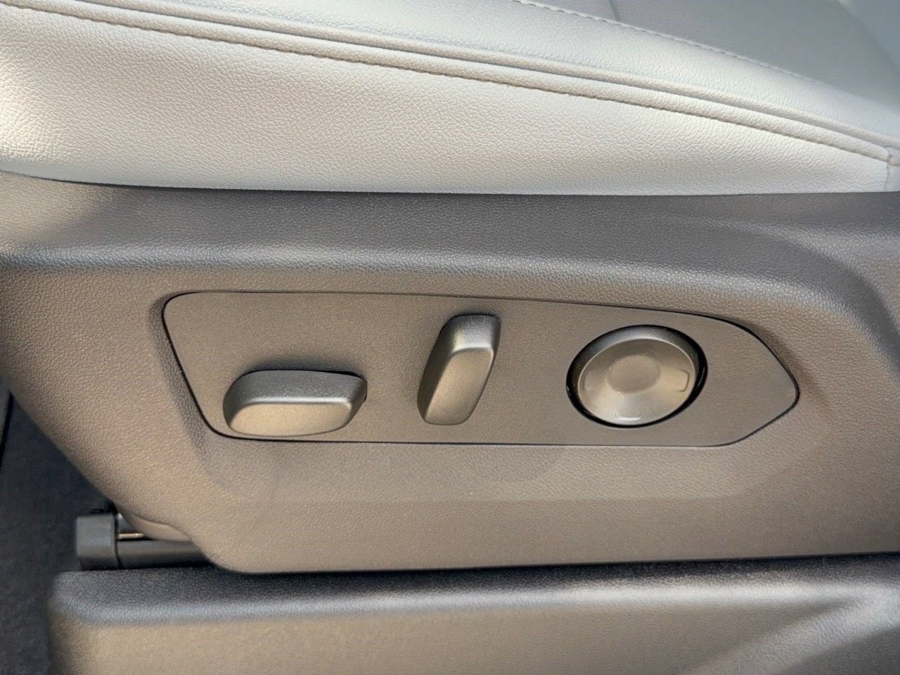 2026 Chevrolet Tahoe Premier - Photo 18