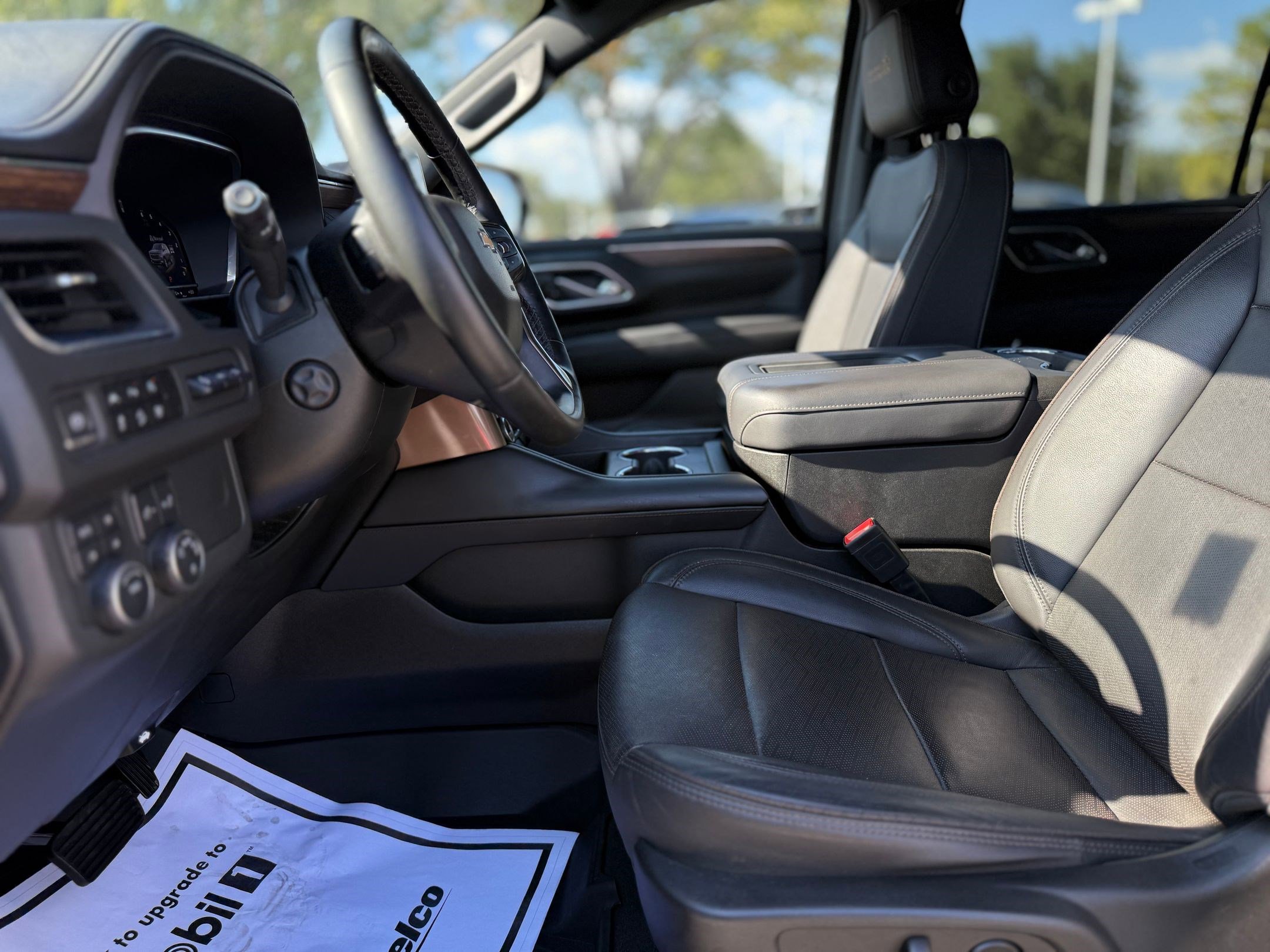 2023 Chevrolet Suburban High Country photo 3