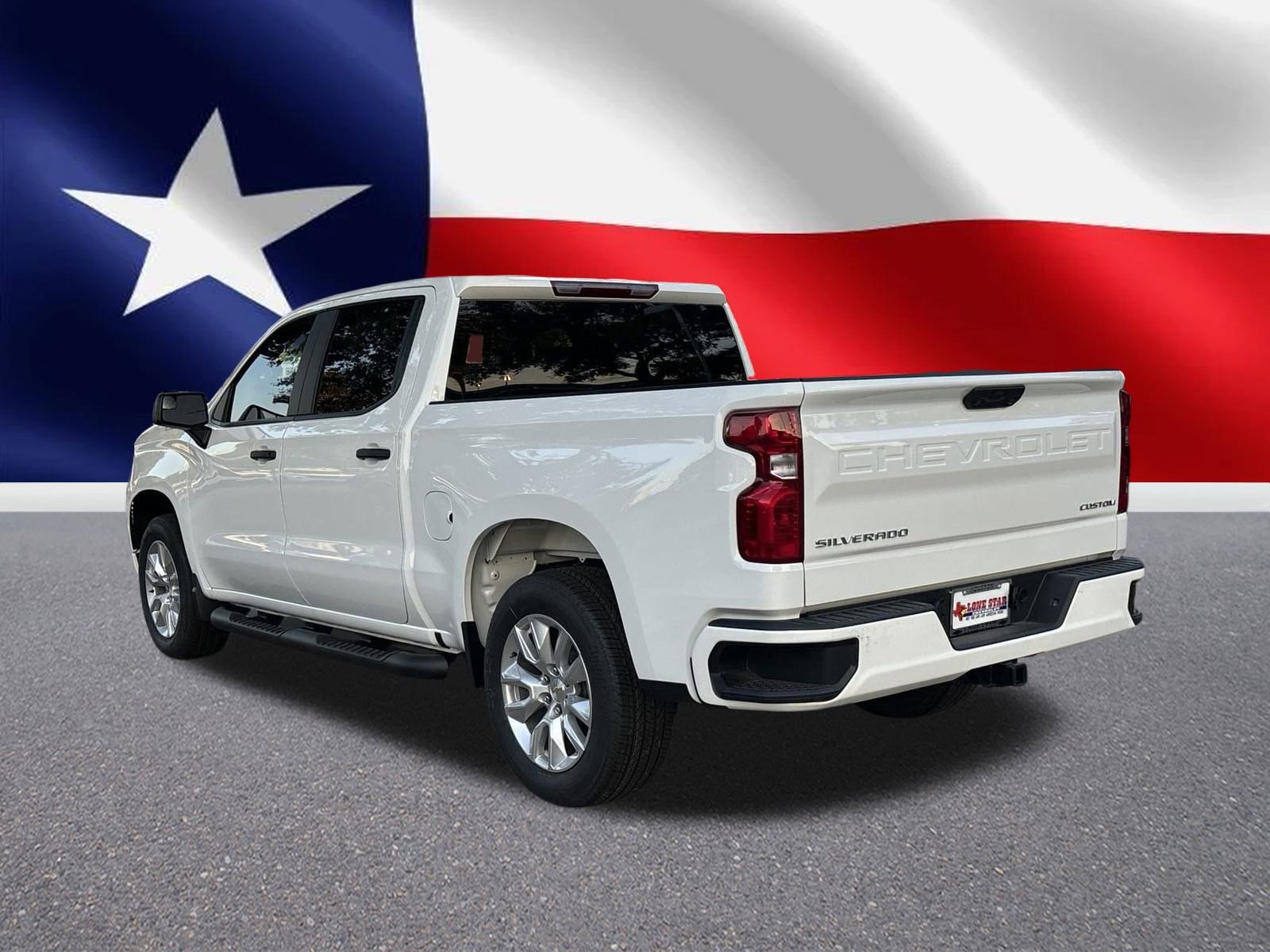 2025 Chevrolet Silverado 1500 Custom photo 2