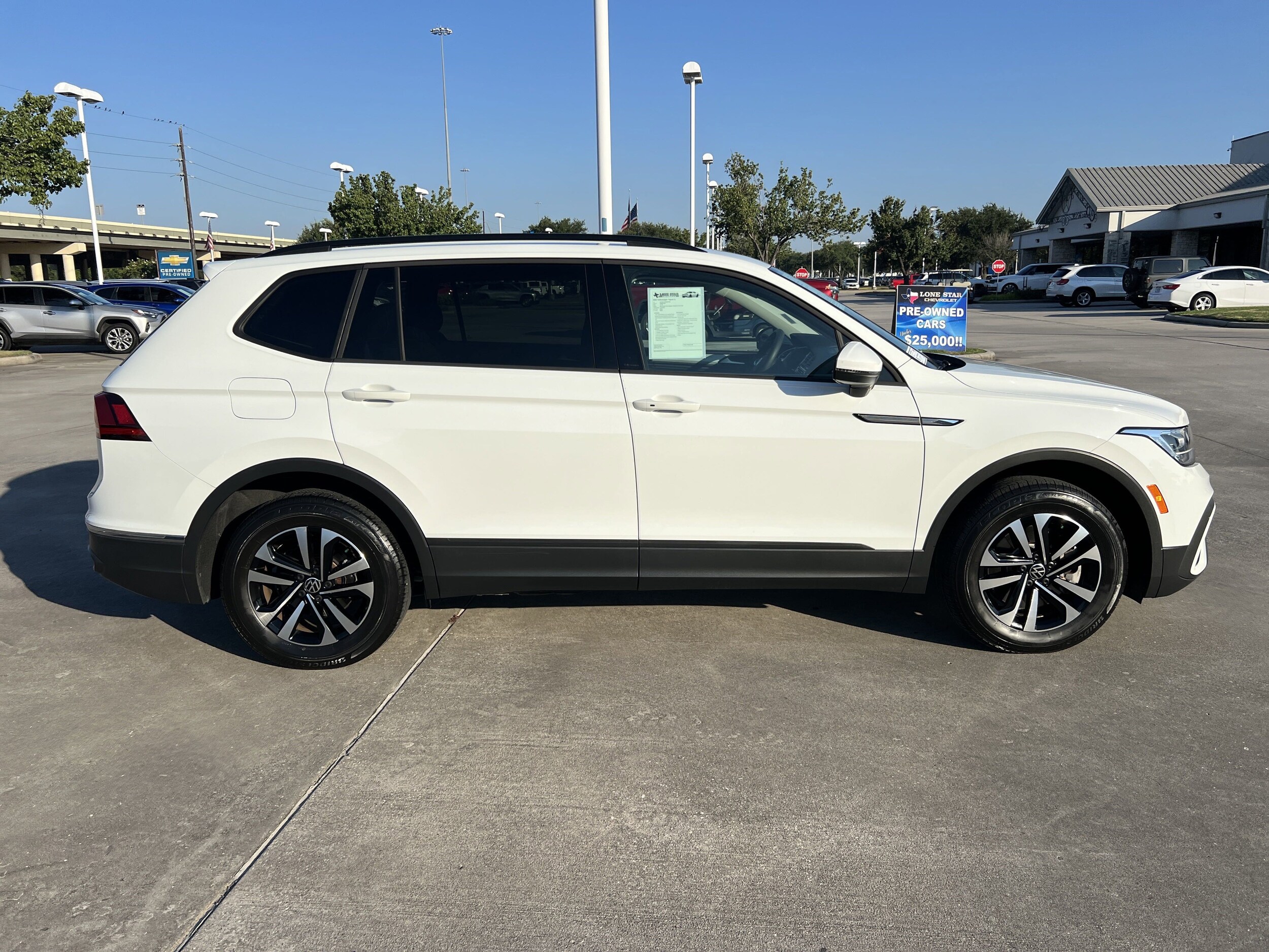 2022 Volkswagen Tiguan S photo 2