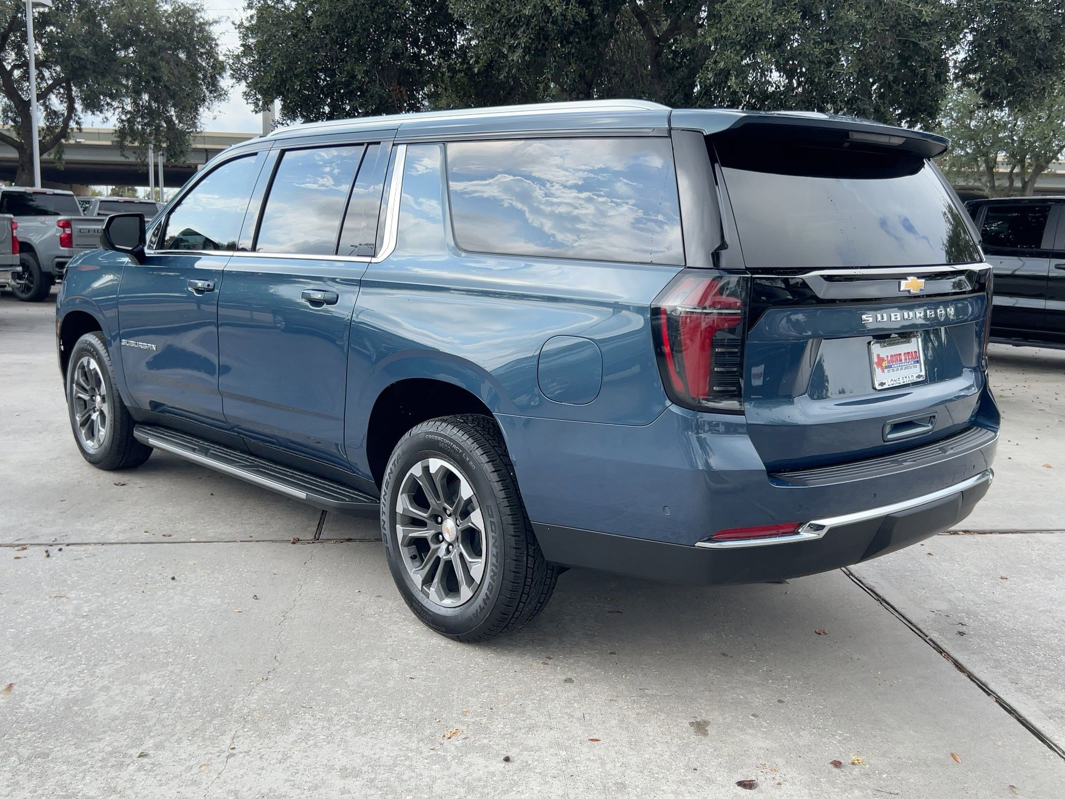 2026 Chevrolet Suburban LS photo 2