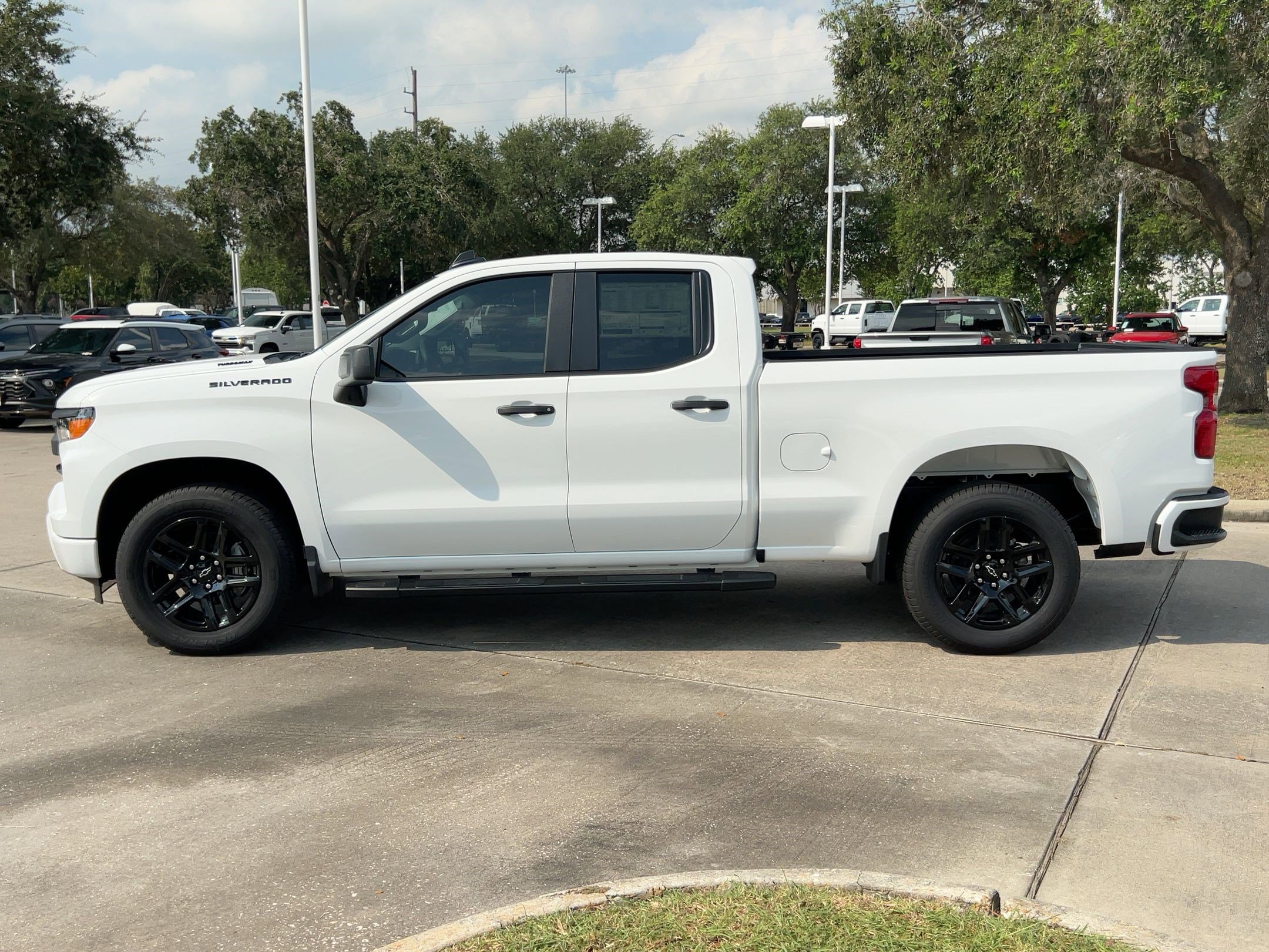 2026 Chevrolet Silverado 1500 Custom photo 2