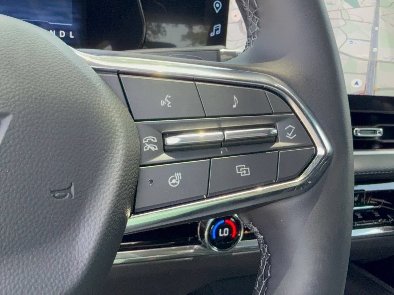 2027 Chevrolet Equinox LT - Photo 29