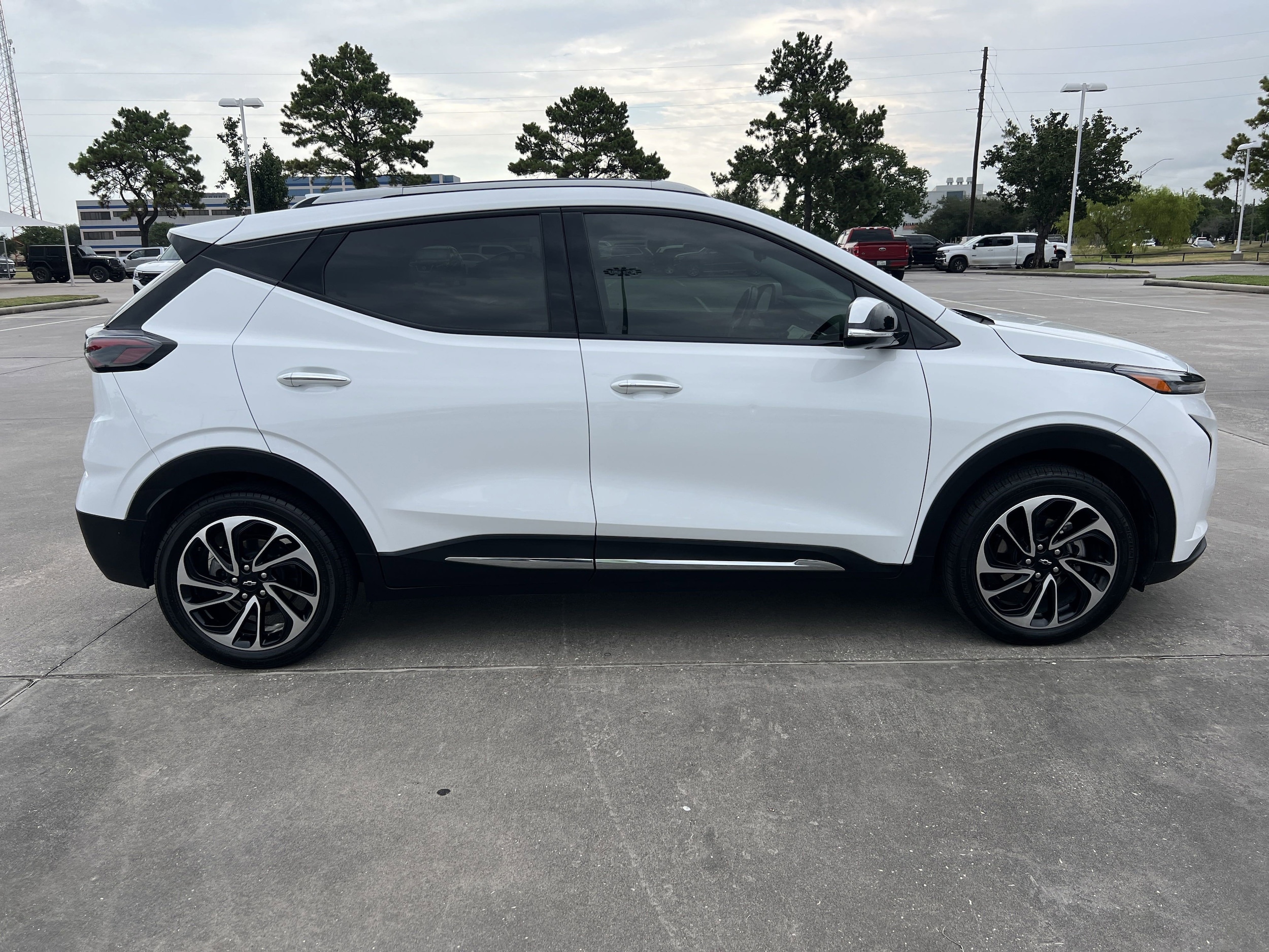 Used 2023 Chevrolet Bolt EUV Premier with VIN 1G1FZ6S09P4177187 for sale in Baytown, TX