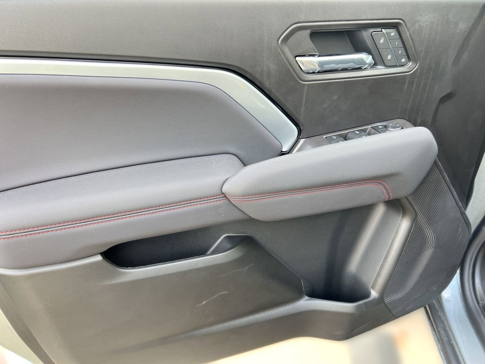 2025 Chevrolet Colorado Z71 - Photo 12