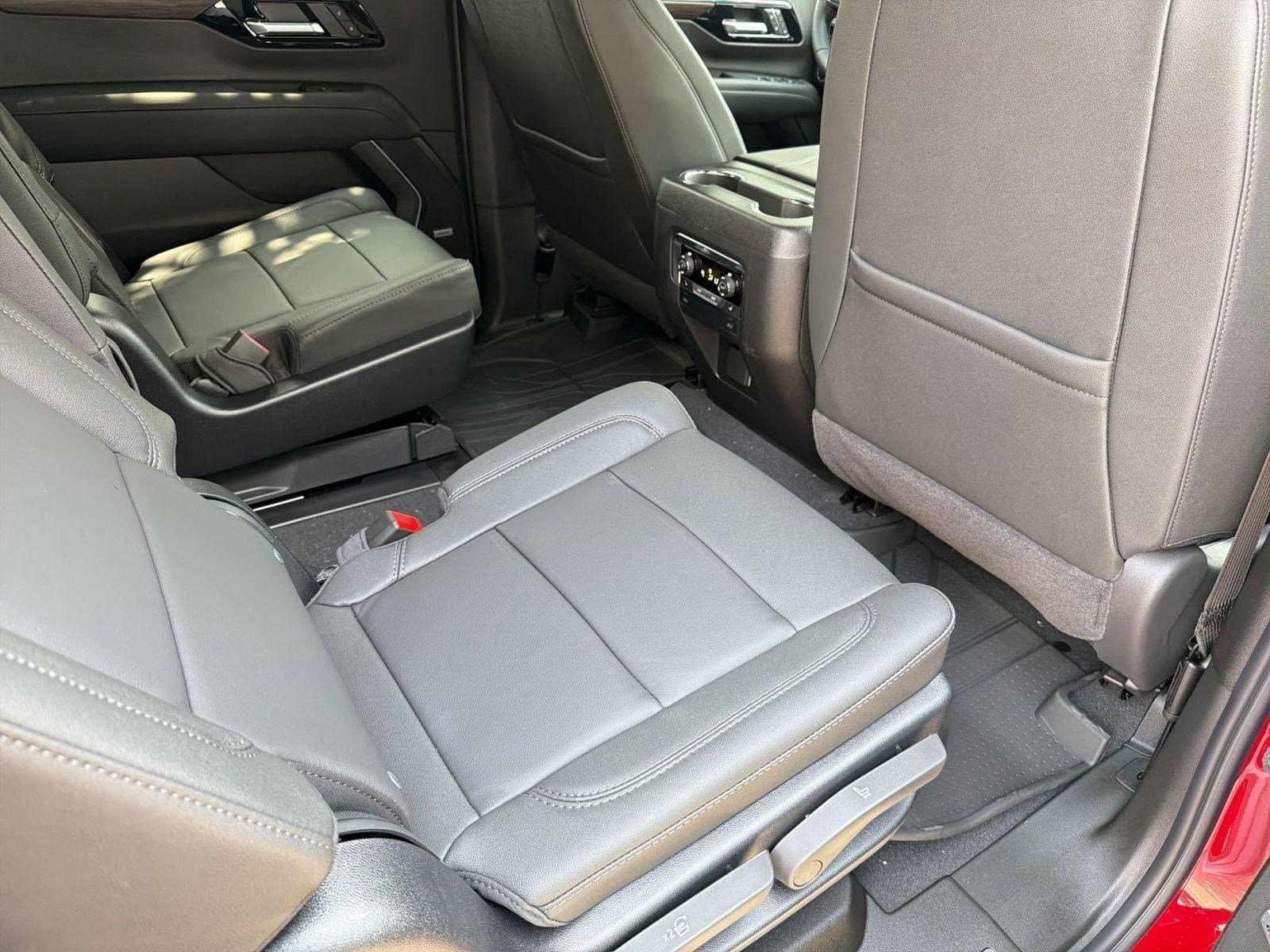 2026 Chevrolet Suburban LT - Photo 30