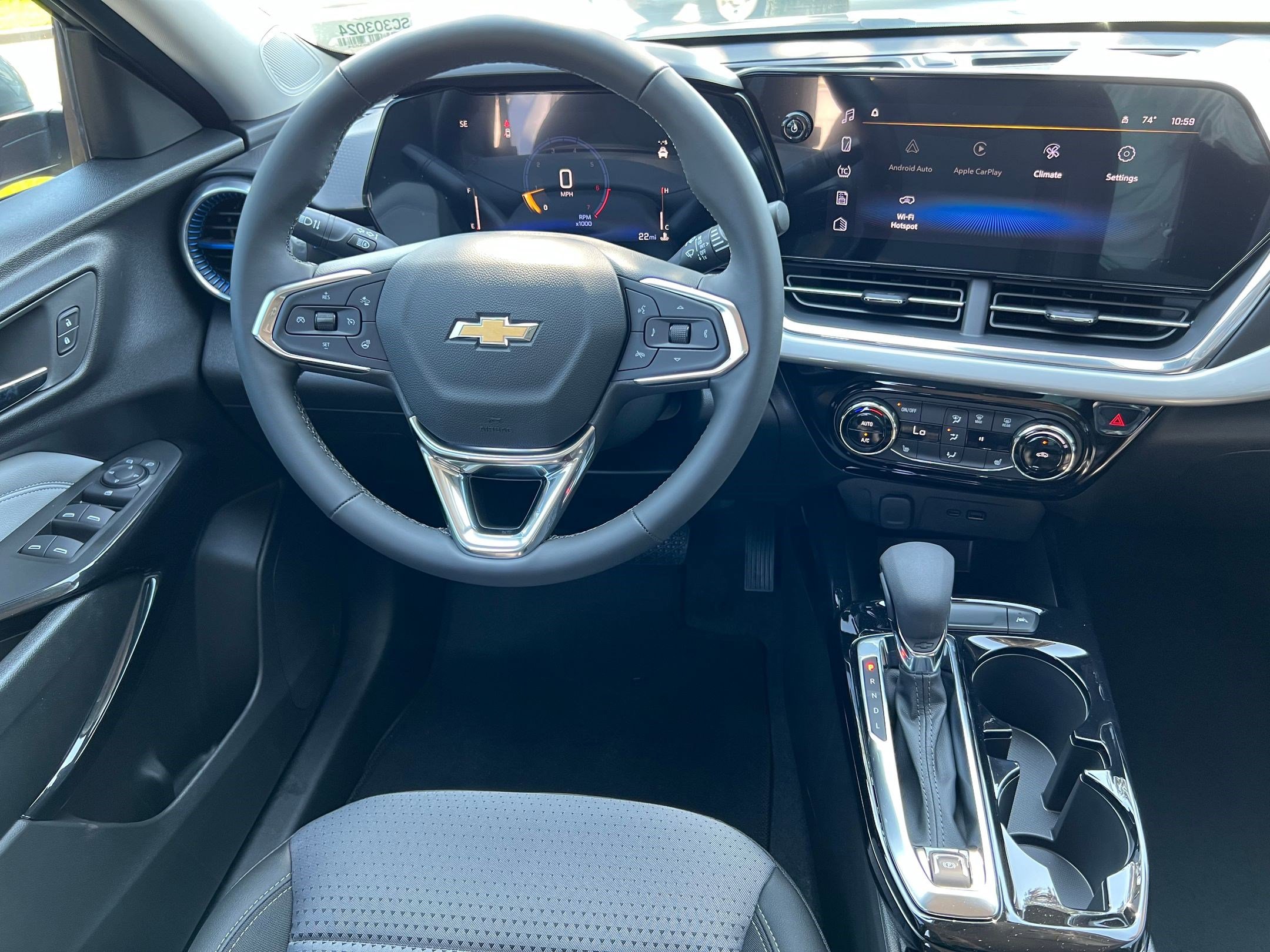 2025 Chevrolet Trax LT photo 4