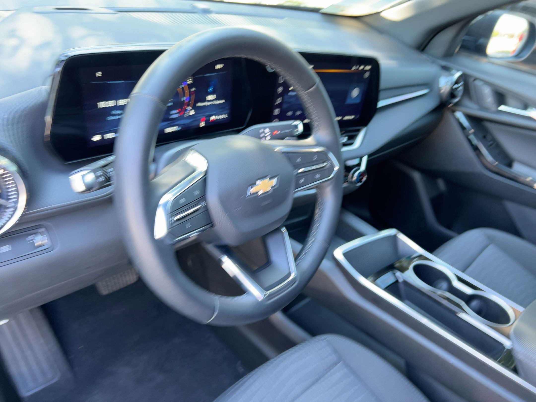 2025 Chevrolet Equinox LT photo 4
