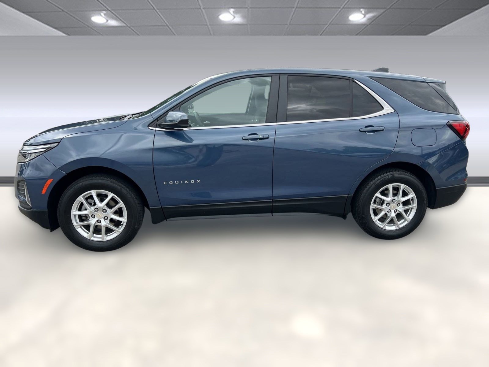 2024 Chevrolet Equinox LT photo 2