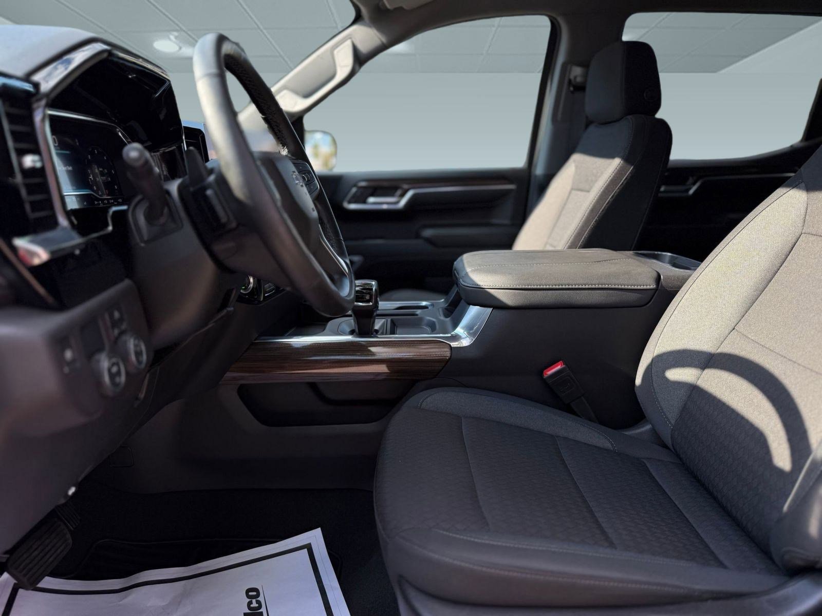 2024 Chevrolet Silverado 1500 RST photo 3