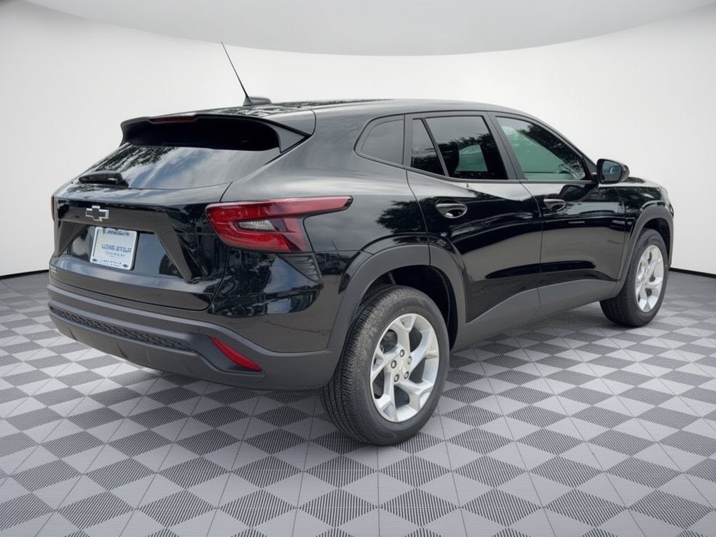 2026 Chevrolet Trax LS - Photo 9