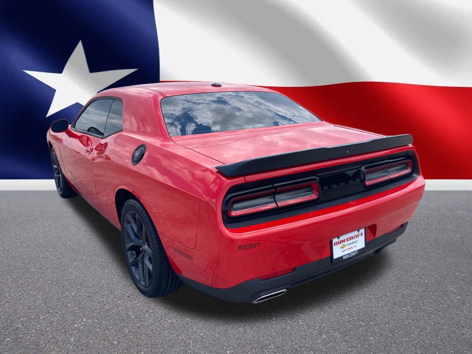 2022 Dodge Challenger SXT photo 3