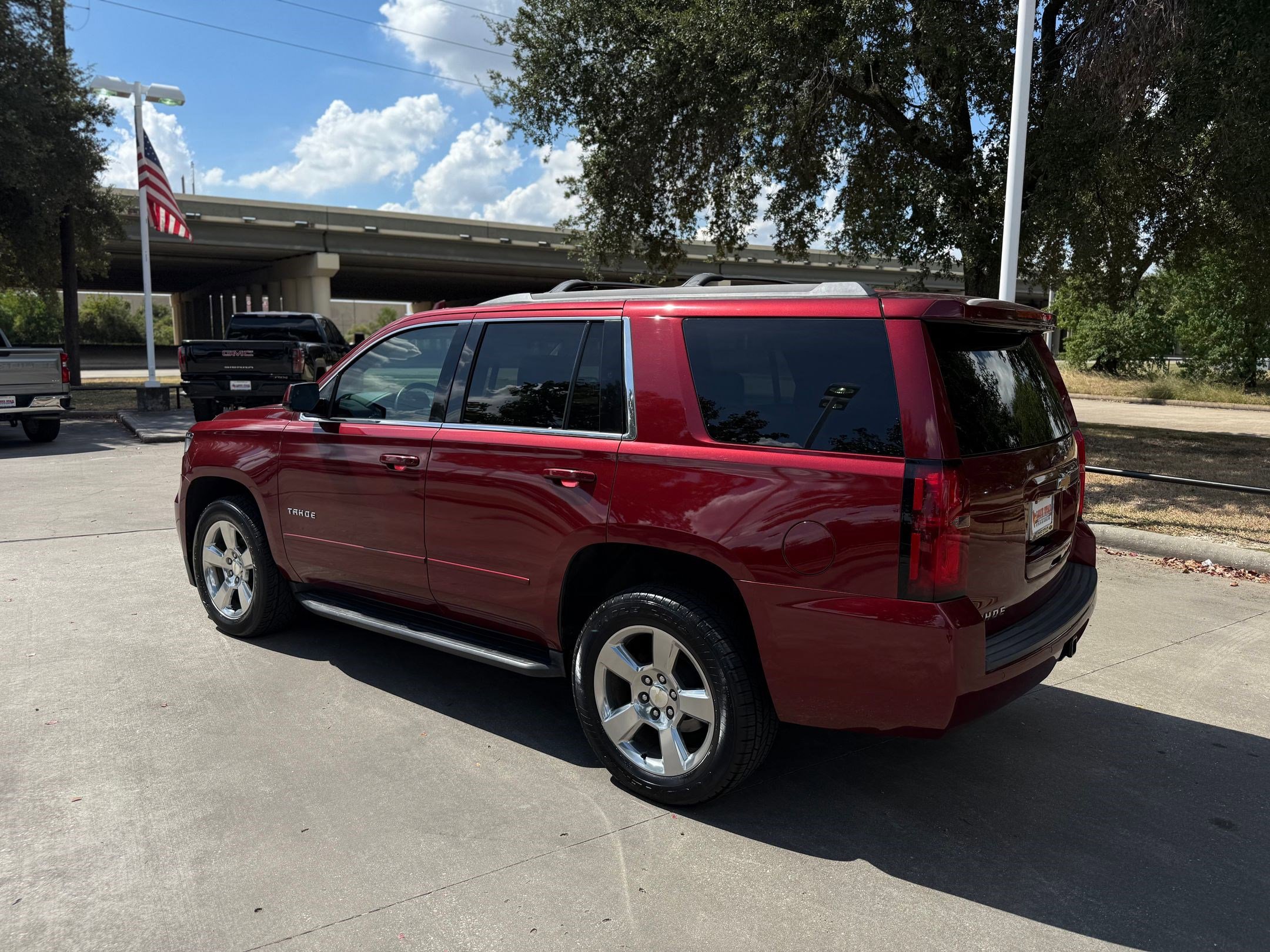 2018 Chevrolet Tahoe LS photo 2