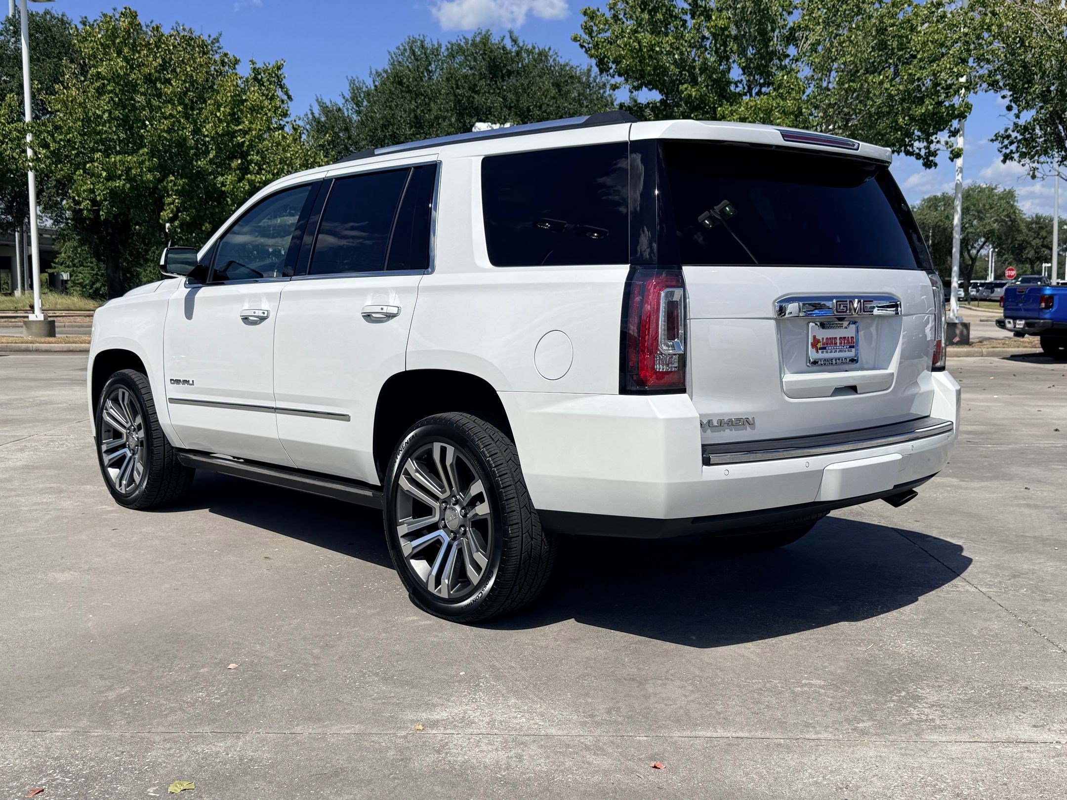2019 Gmc Yukon Denali photo 2