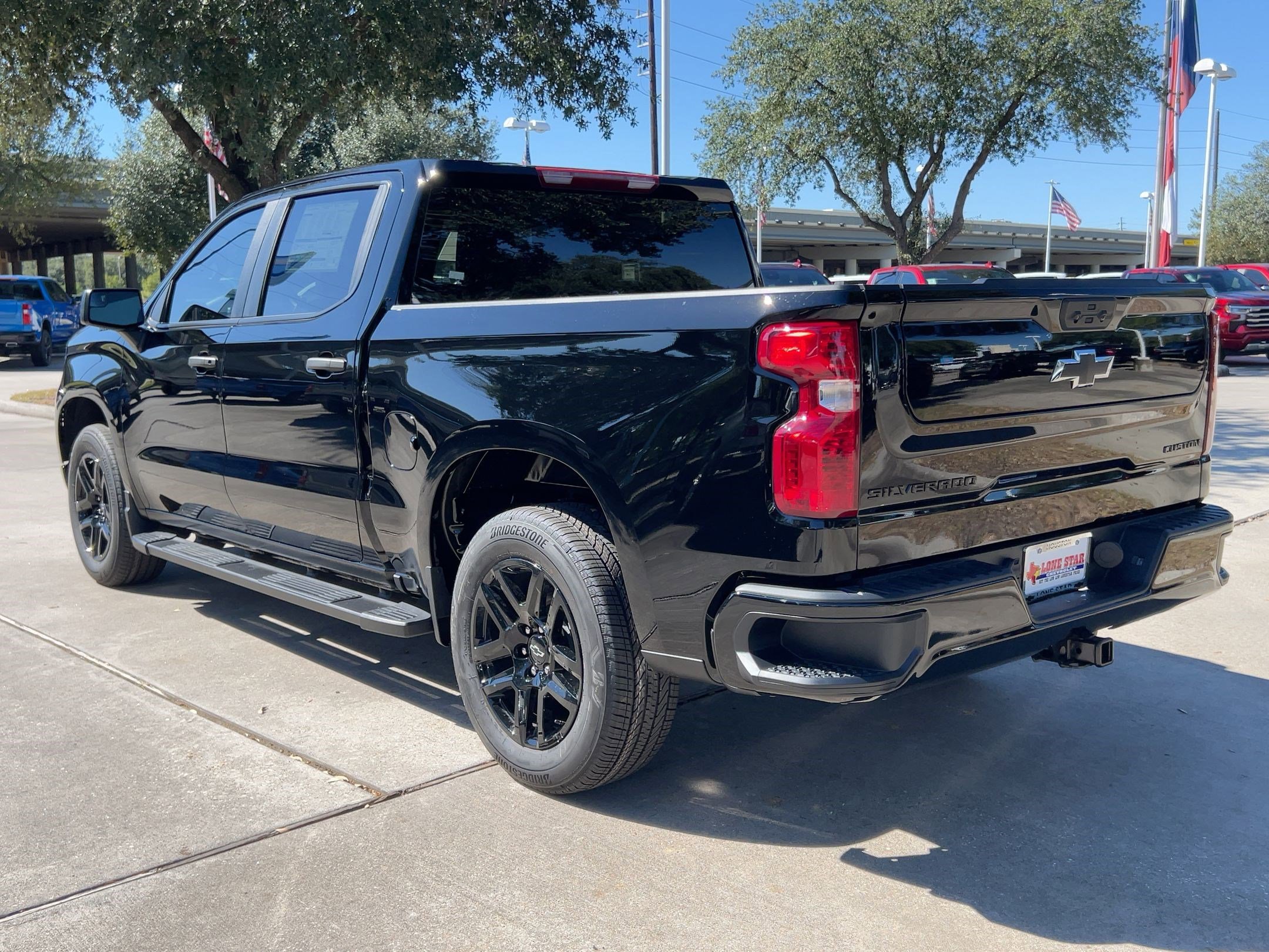 2026 Chevrolet Silverado 1500 Custom photo 2