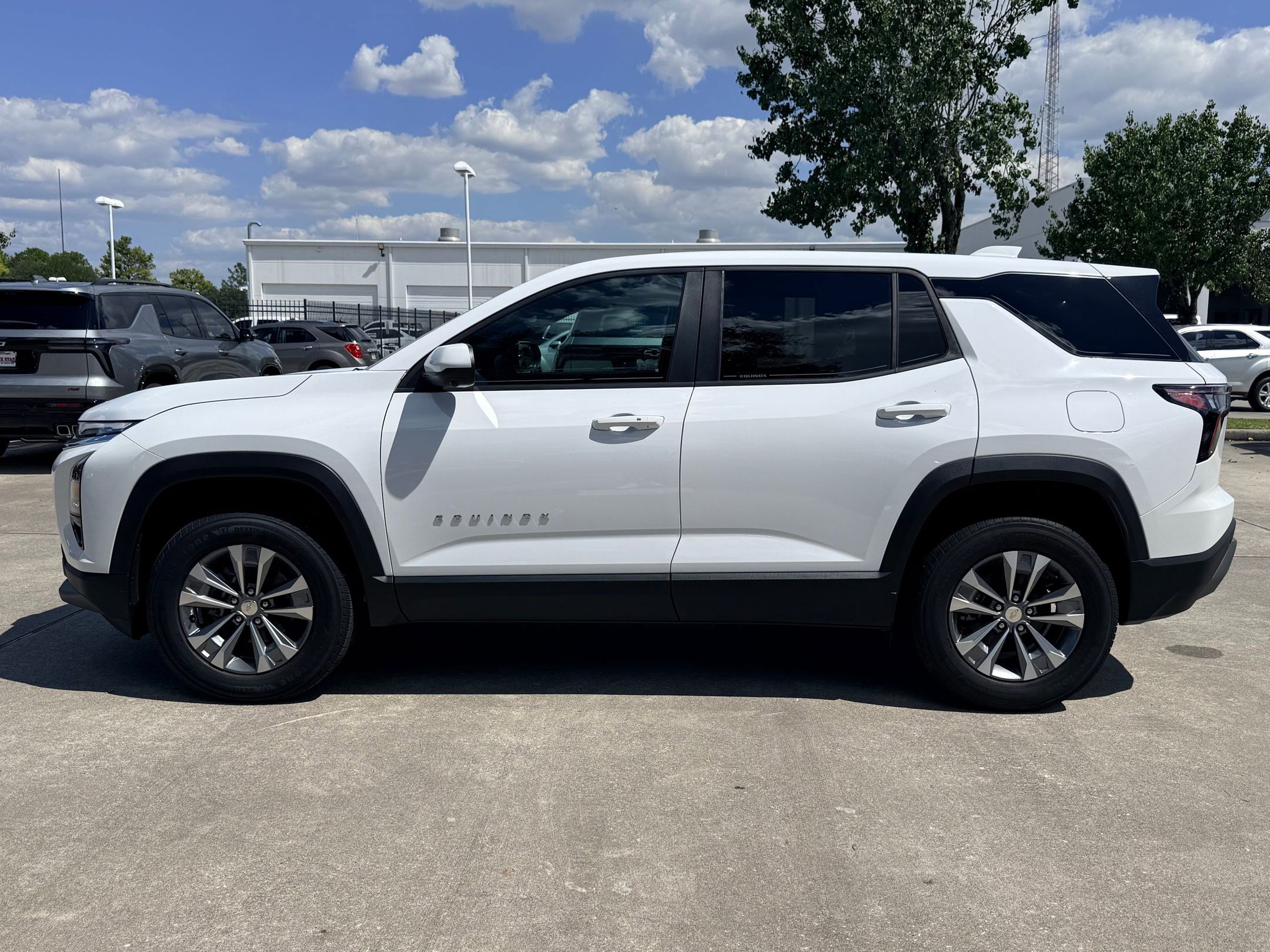 2026 Chevrolet Equinox LT photo 2