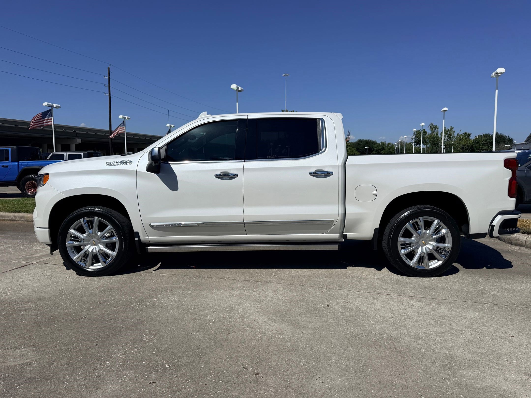 2025 Chevrolet Silverado 1500 High Country photo 2