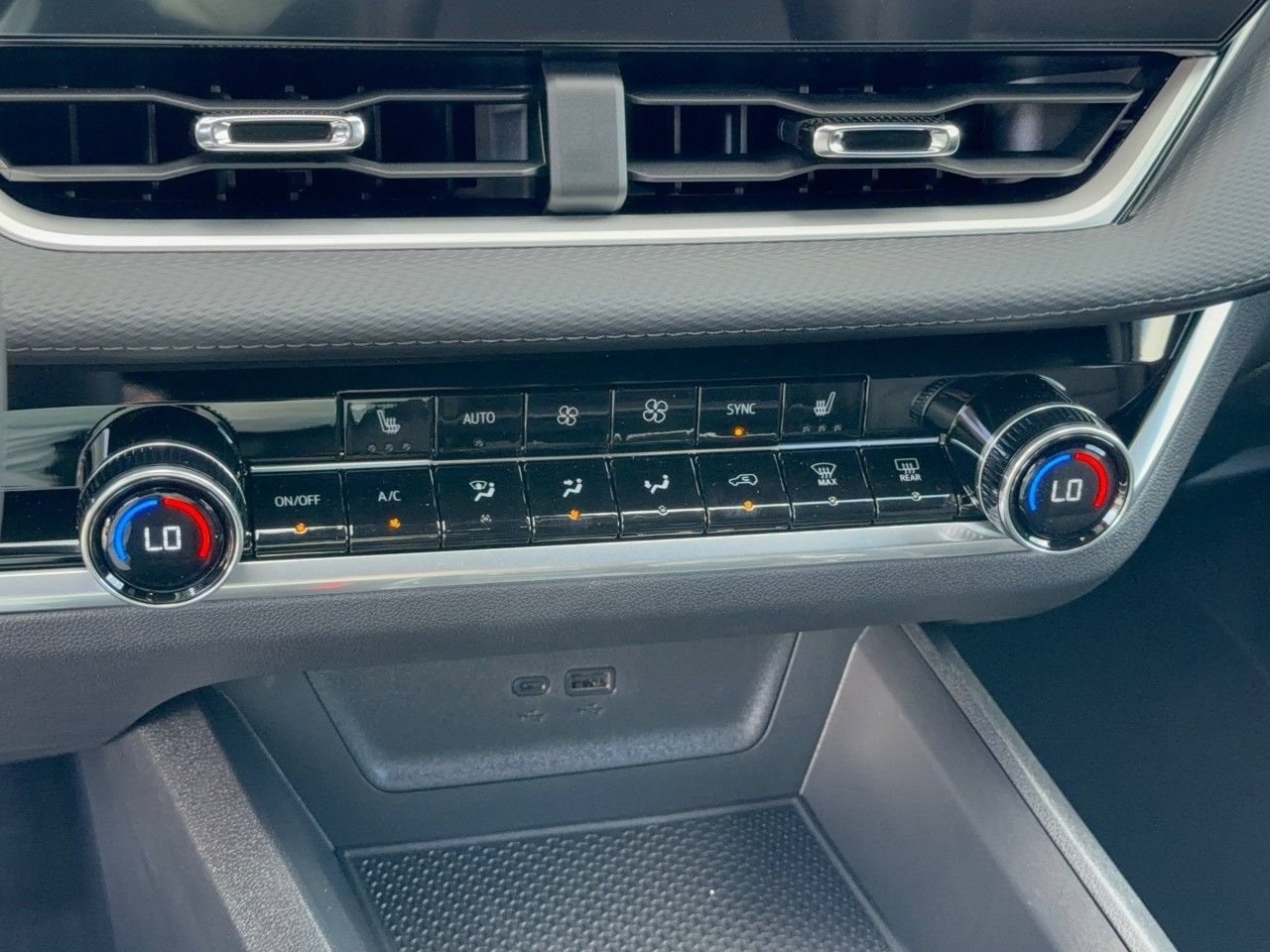 2027 Chevrolet Equinox LT - Photo 21