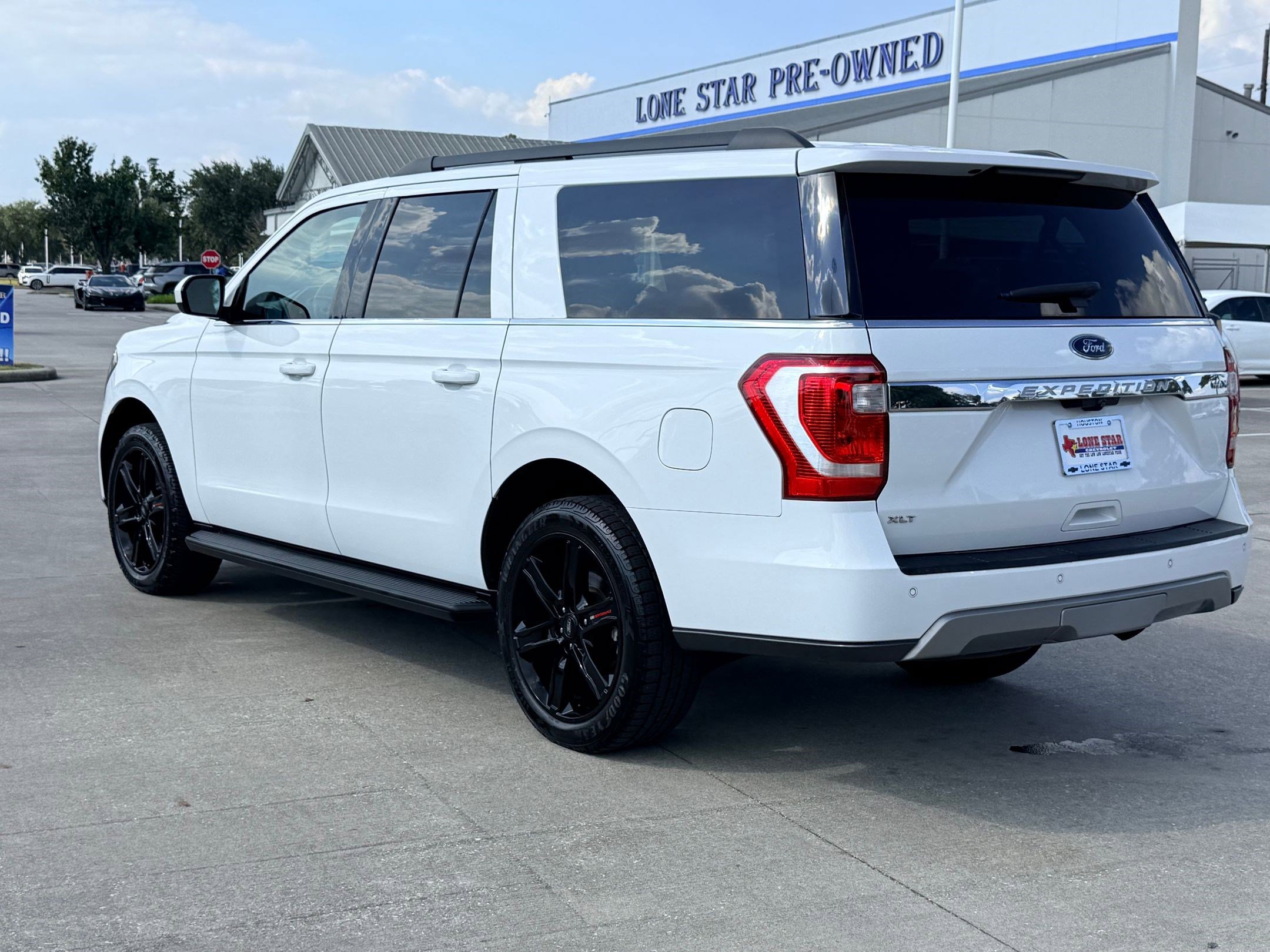 2021 Ford Expedition MAX XLT photo 2