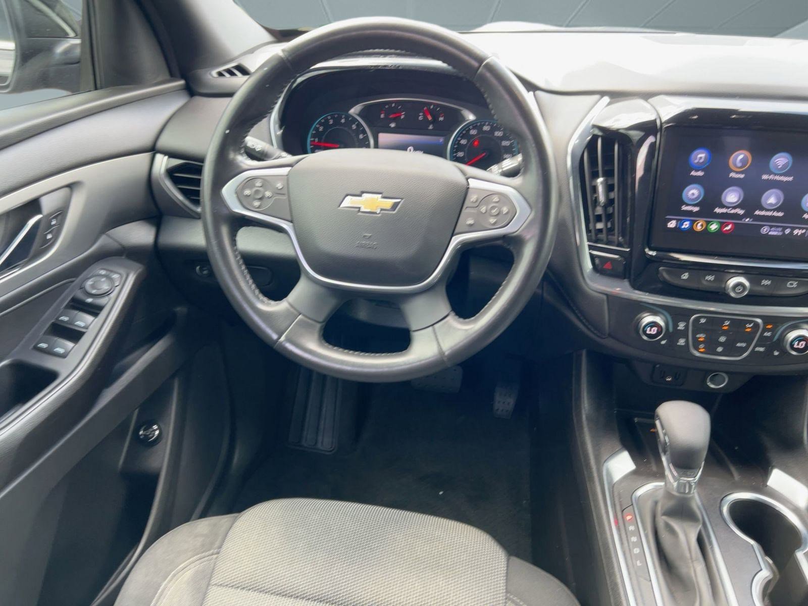 2022 Chevrolet Traverse Cloth photo 3