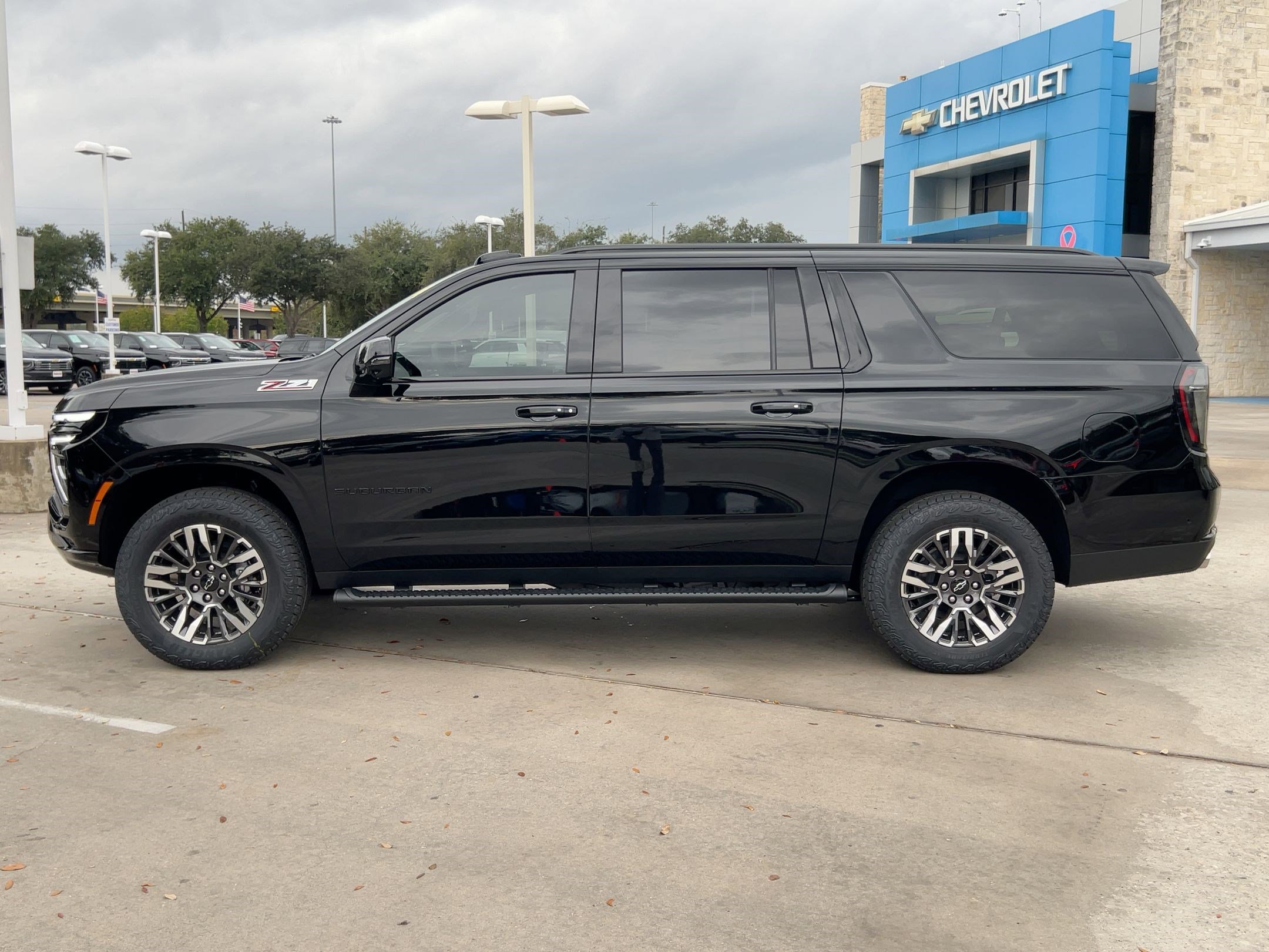 2026 Chevrolet Suburban Z71 photo 2