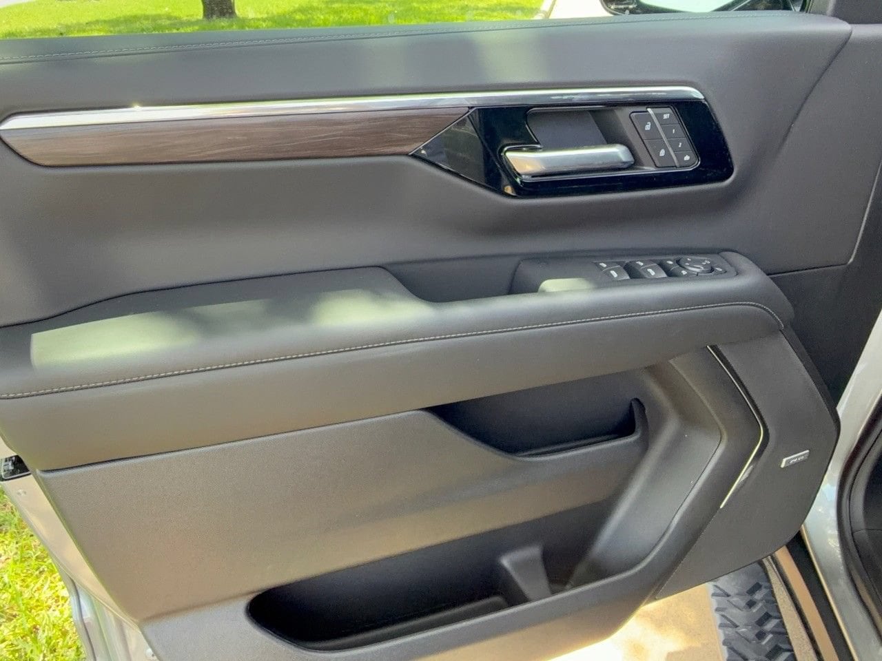 2026 Chevrolet Tahoe Z71 - Photo 14