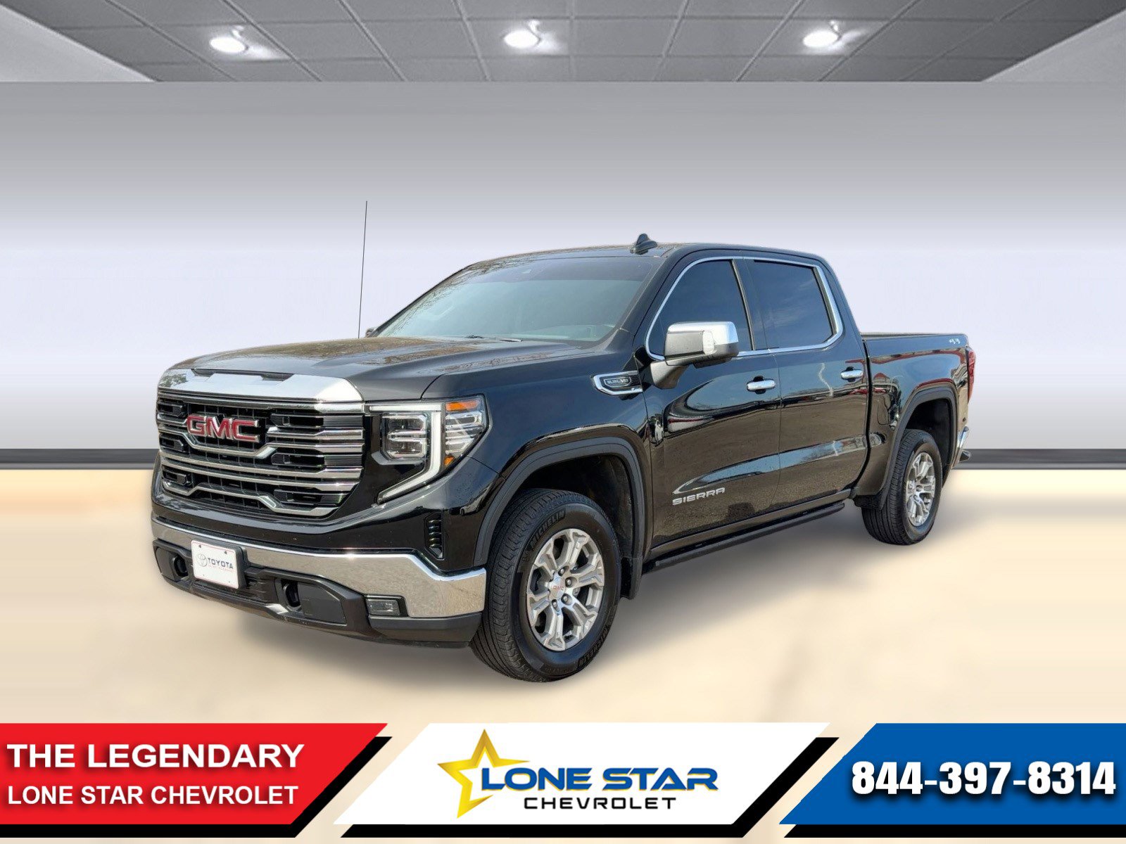 2023 GMC Sierra 4WD Crew Cab Short Box SLT's photo