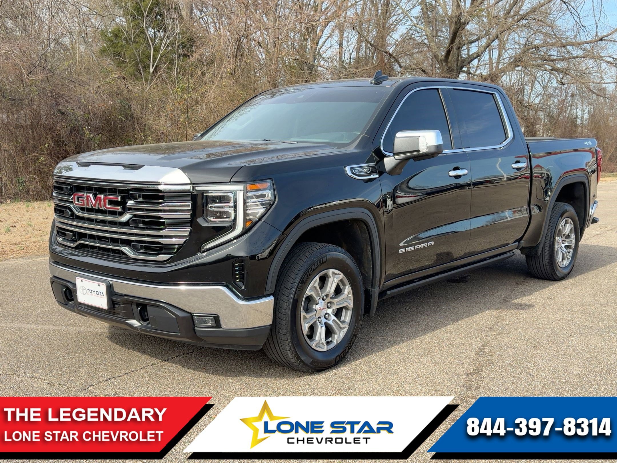2023 GMC Sierra 4WD Crew Cab Short Box SLT's photo