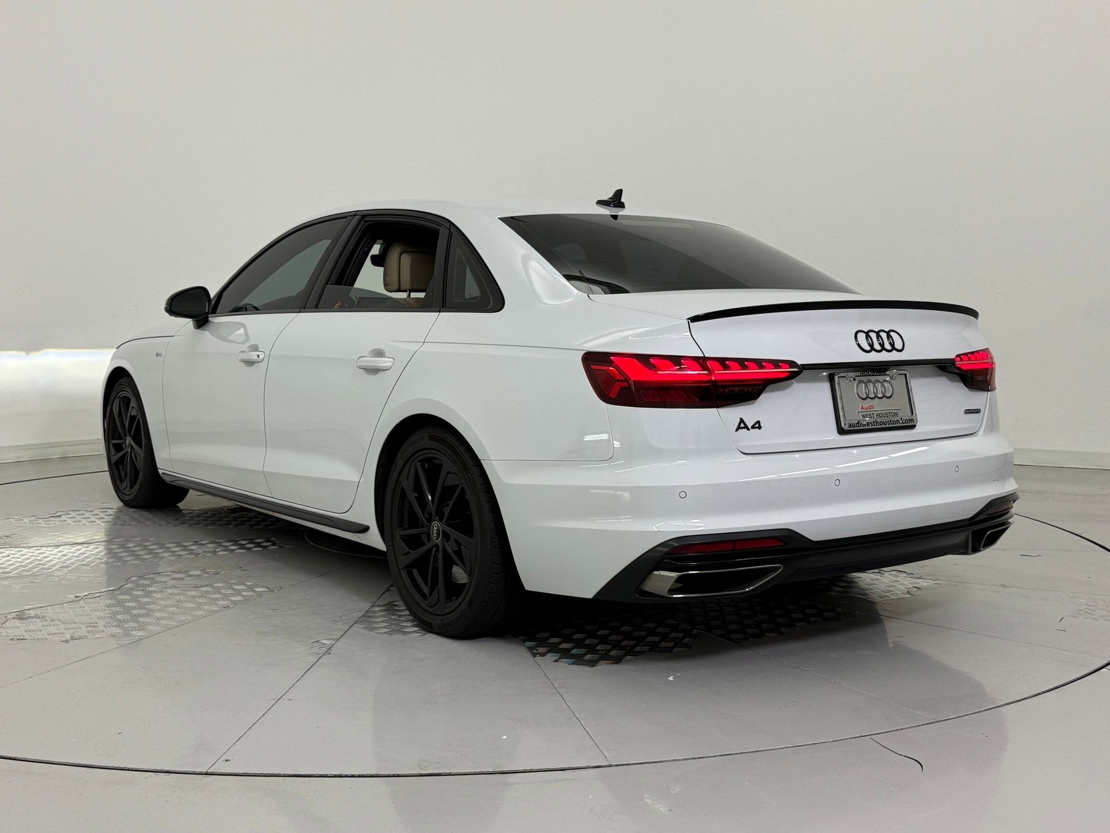 2023 Audi A4 S line Quattro Premium Plus photo 3