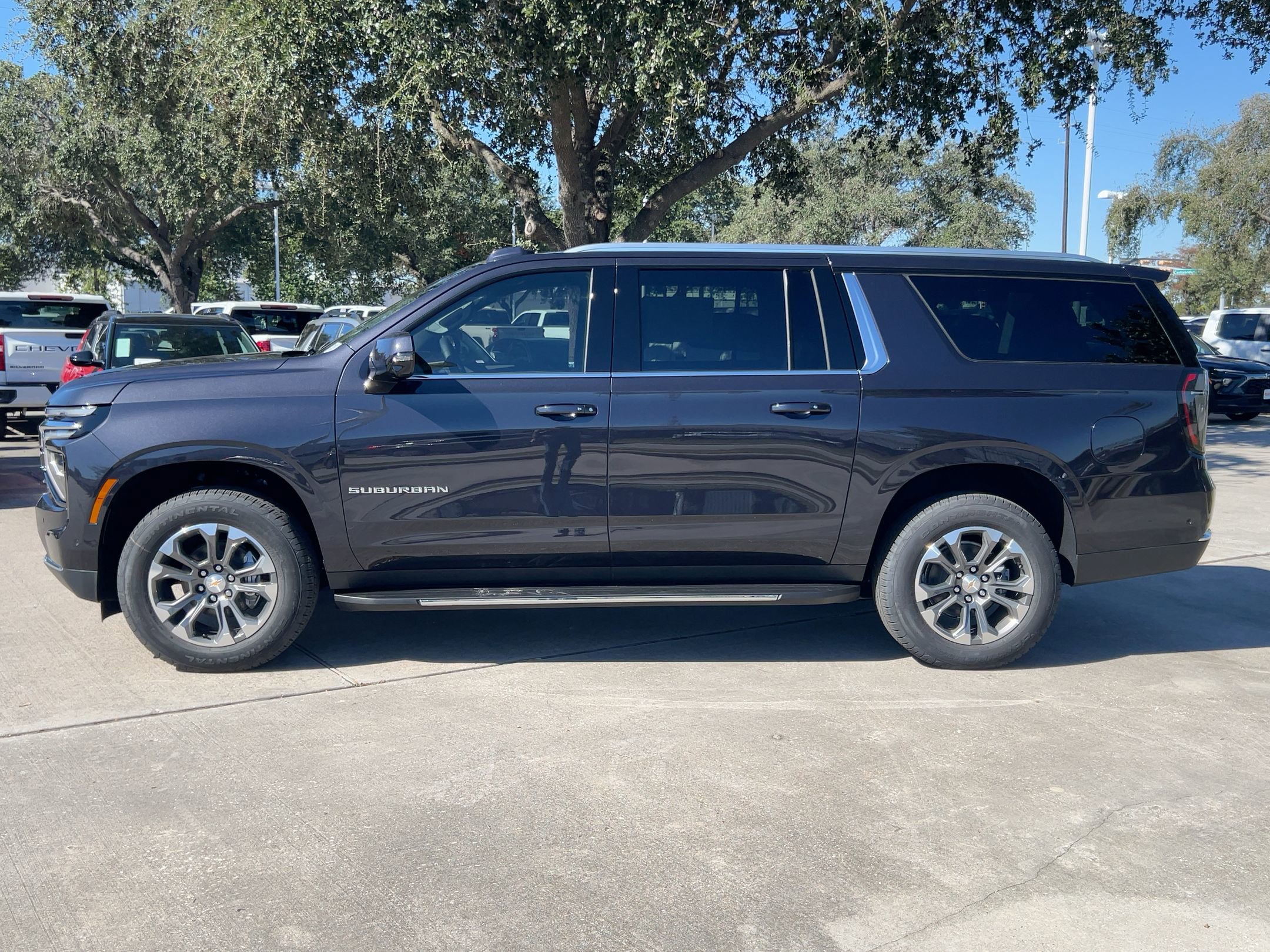 2026 Chevrolet Suburban LT photo 2