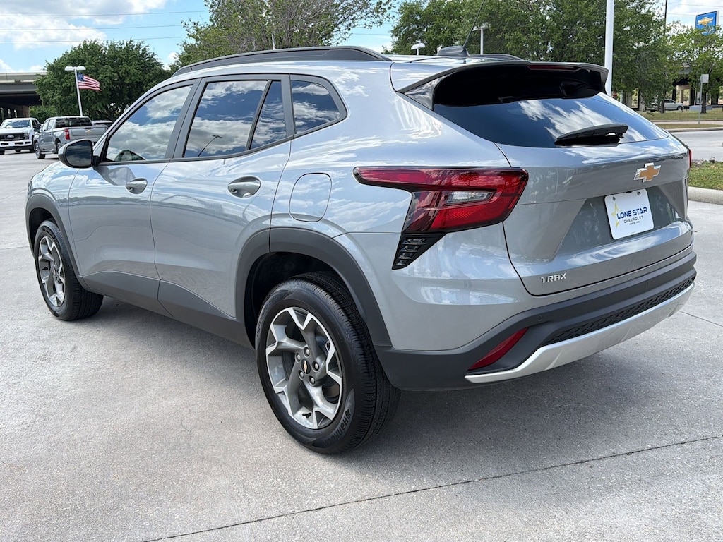 Used 2025 Chevrolet Trax LT SUV