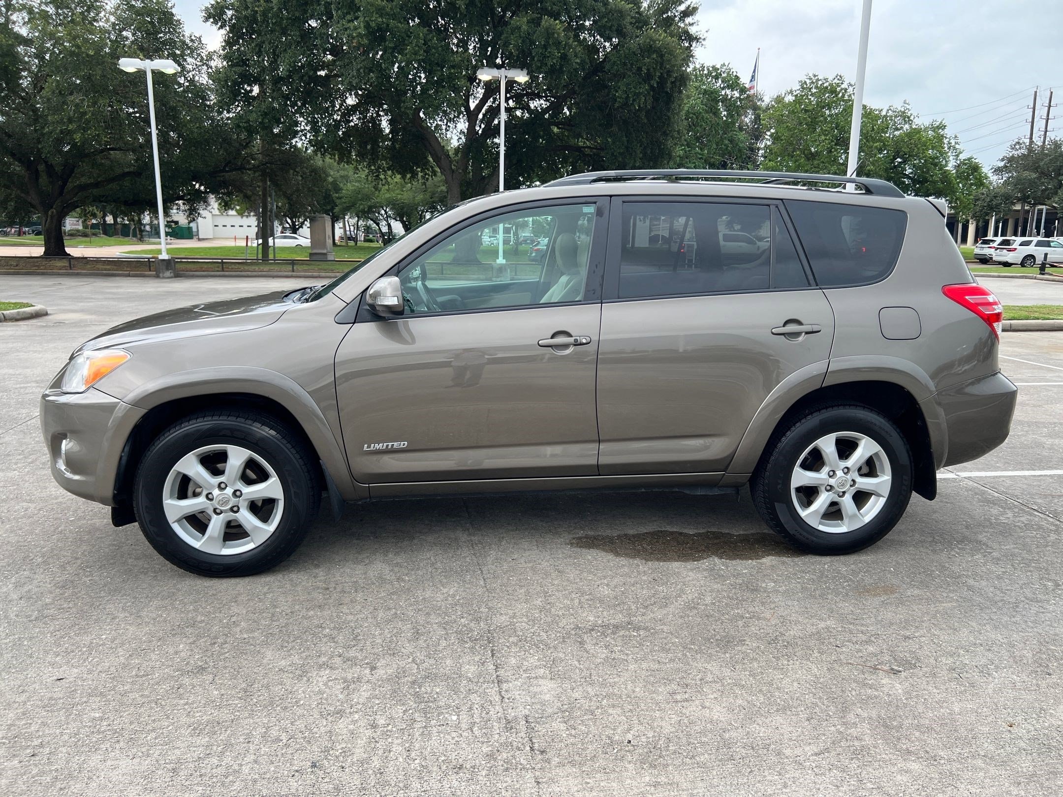 Used 2011 Toyota RAV4 Limited with VIN 2T3YF4DV9BW059433 for sale in Baytown, TX