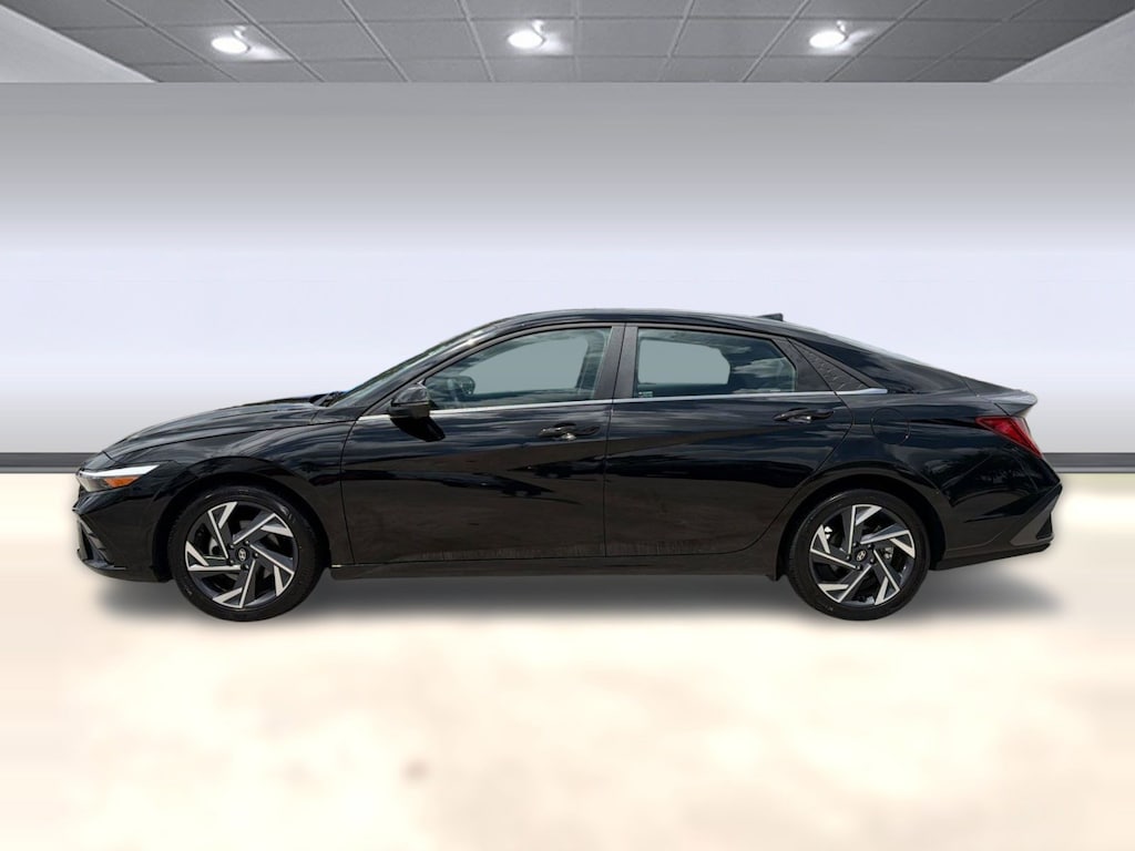 Used 2024 Hyundai Elantra Limited Sedan