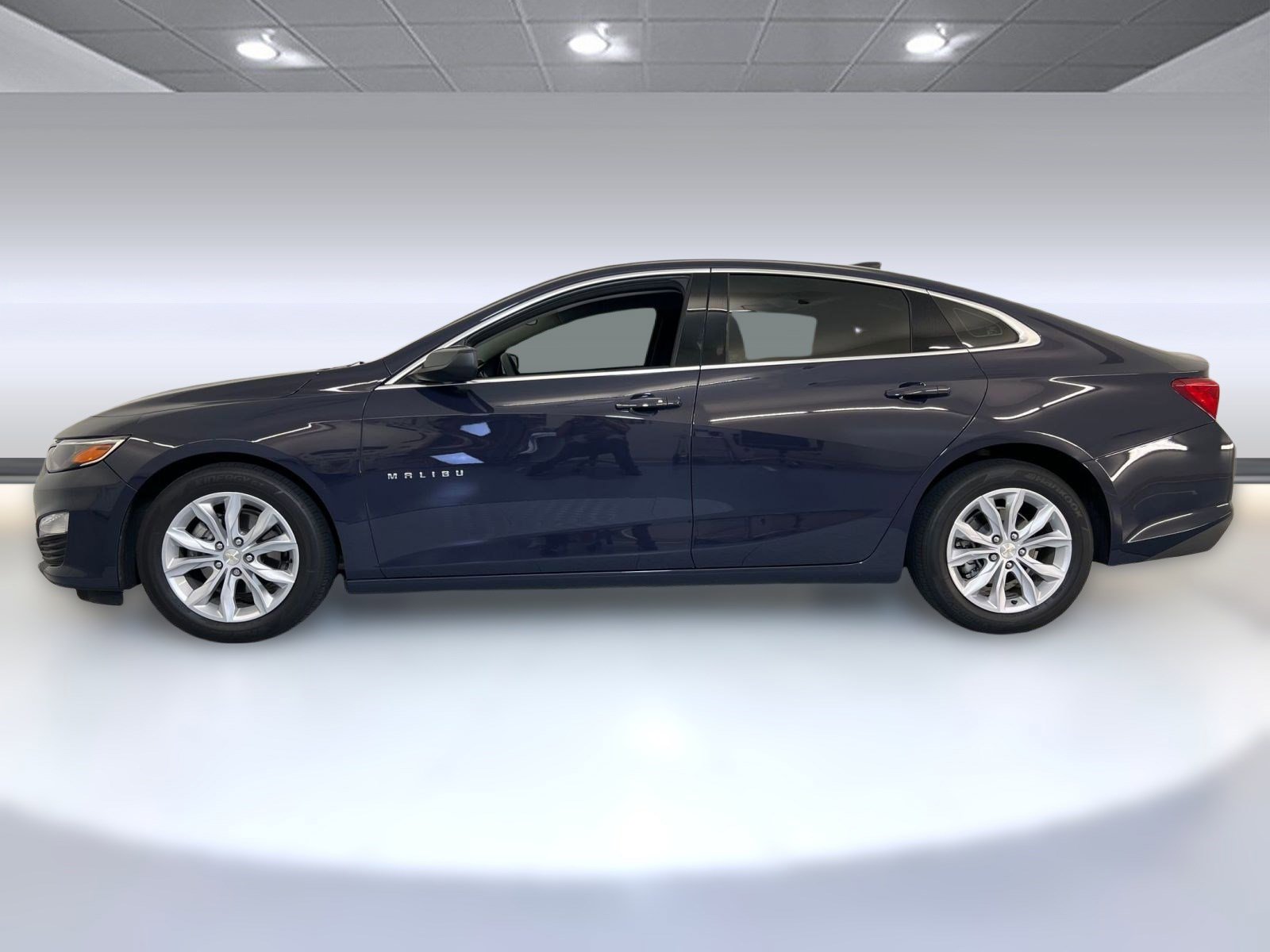 2025 Chevrolet Malibu 1LT photo 2