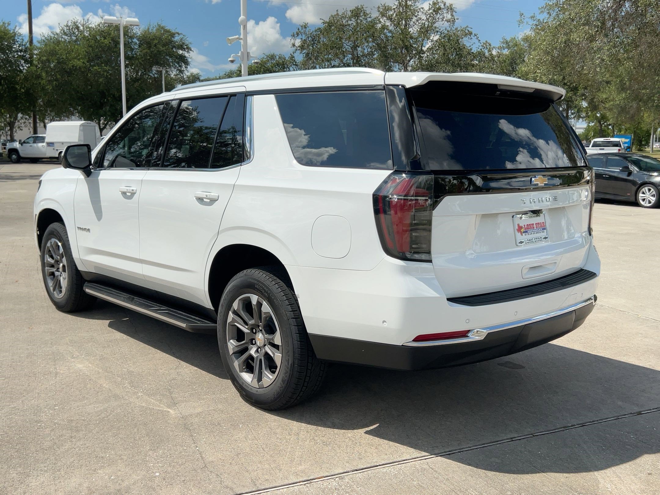 2025 Chevrolet Tahoe LS photo 2