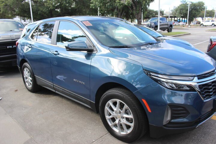 2024 Chevrolet Equinox LT photo 2