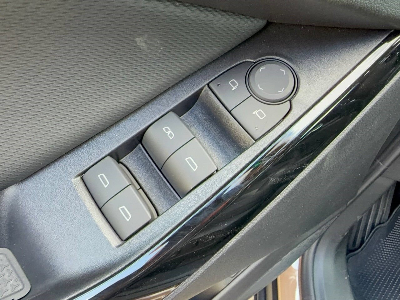 2027 Chevrolet Equinox LT - Photo 29