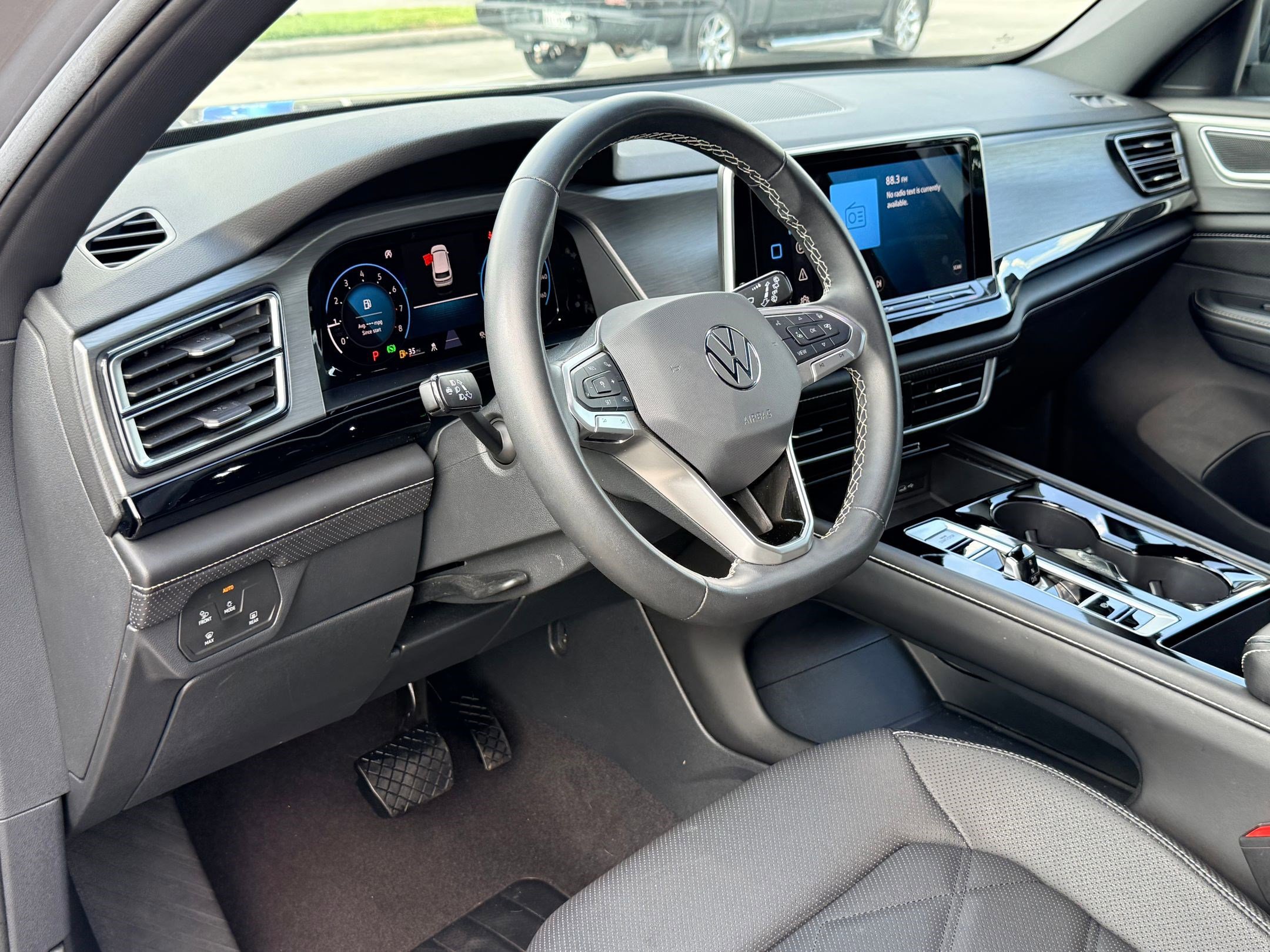 2024 Volkswagen Atlas Cross Sport SE Technology photo 4