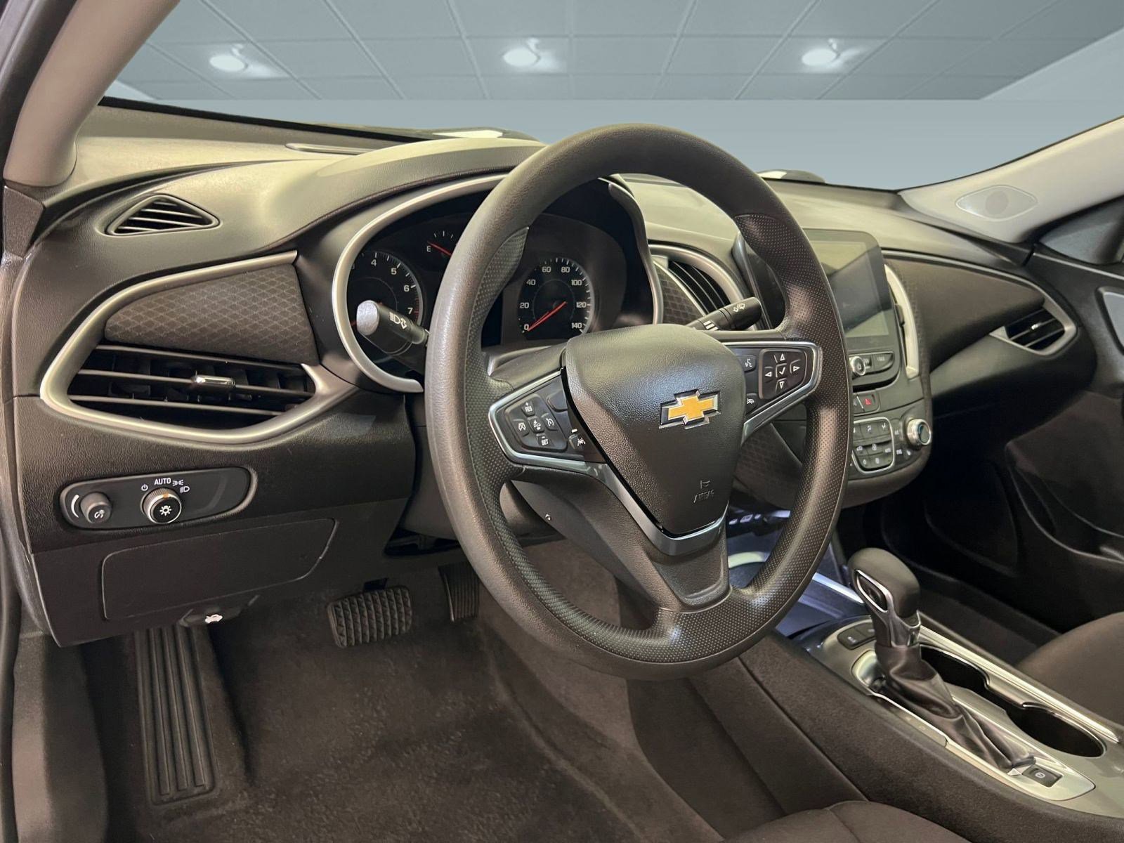2025 Chevrolet Malibu 1LT photo 4