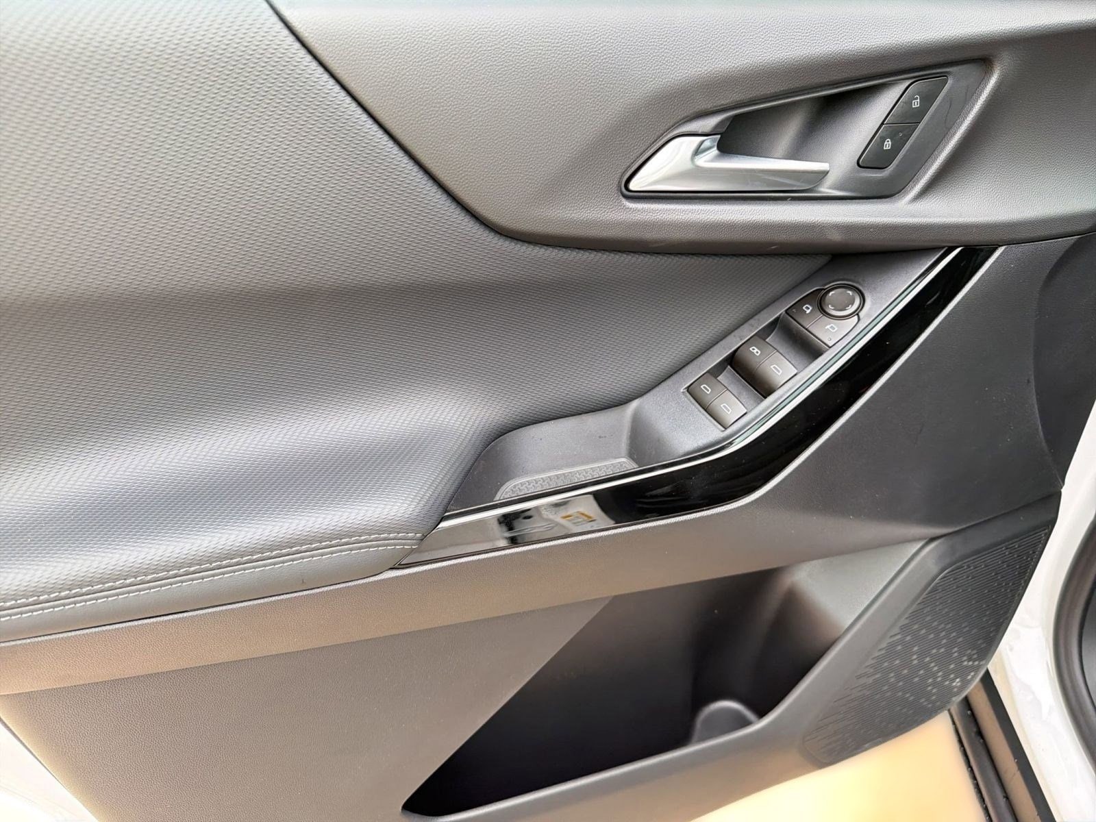 2026 Chevrolet Equinox LT - Photo 13